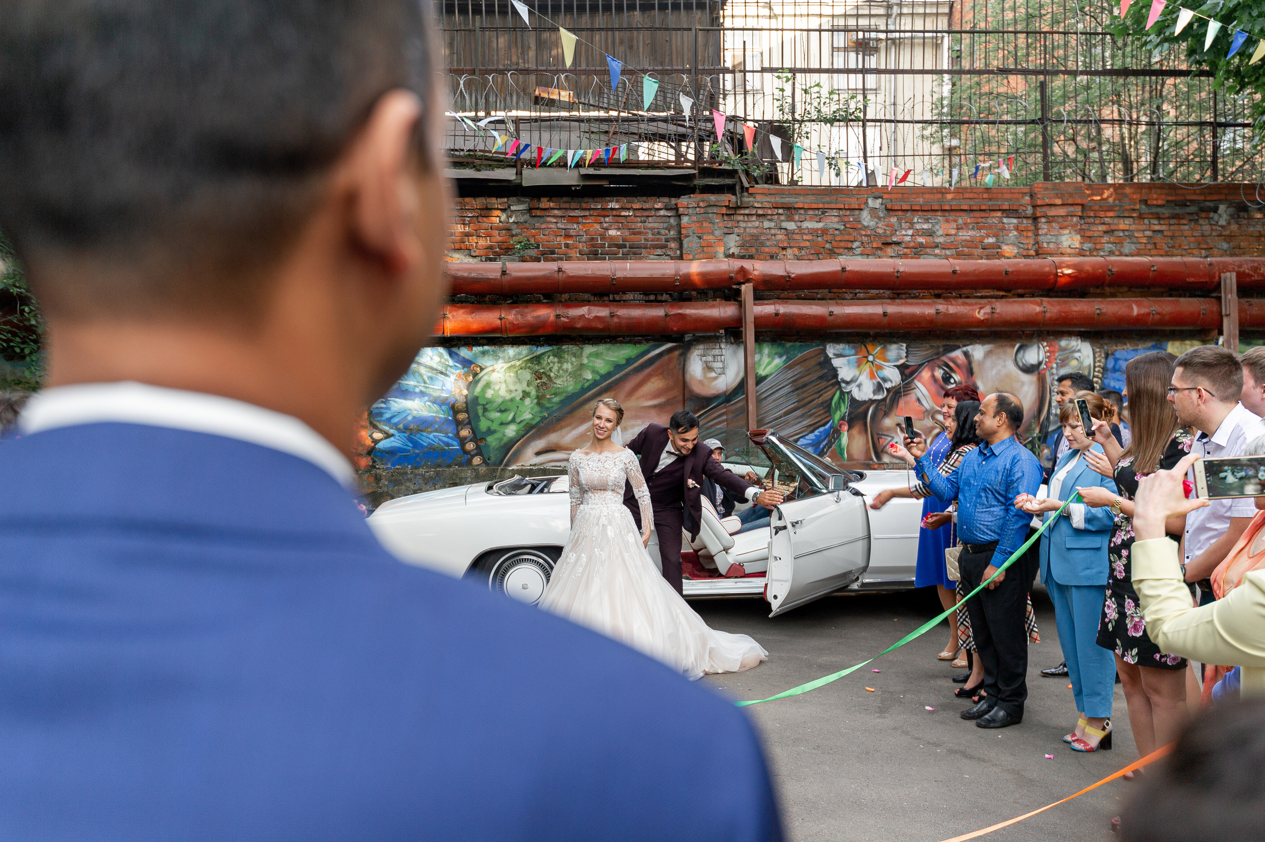 Свадебные фотографии с ретро автомобилем. Свадебный фотограф Наталья Немцева в Санкт-Петербурге