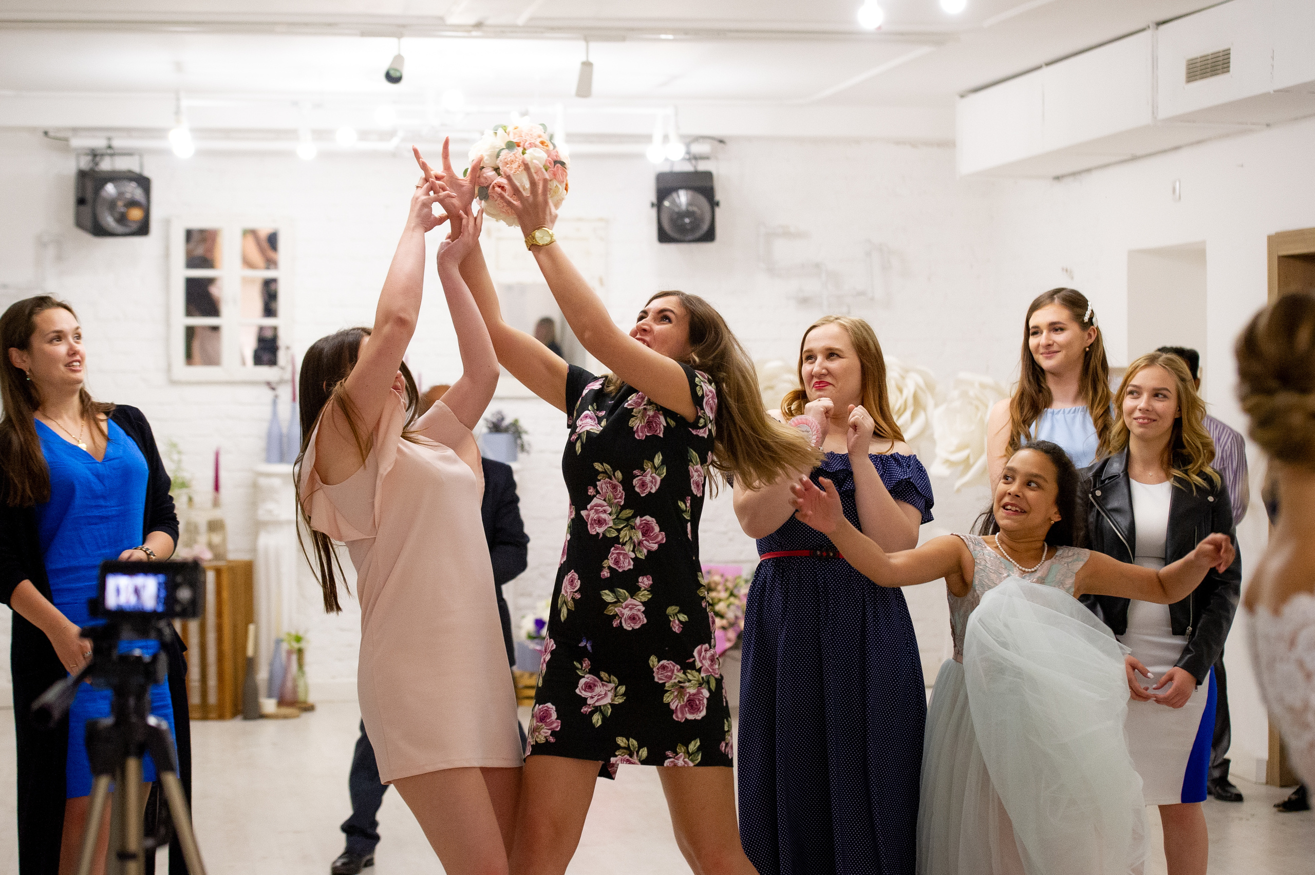 Свадебные фотографии с ретро автомобилем. Свадебный фотограф Наталья Немцева в Санкт-Петербурге