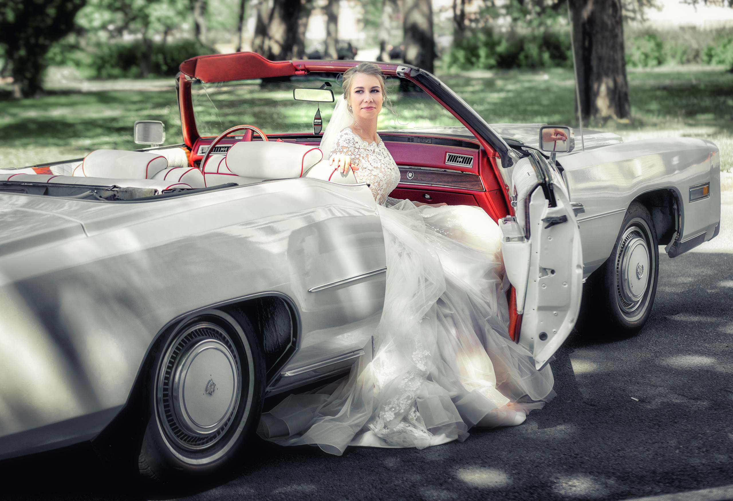 Свадебные фотографии с ретро автомобилем. Свадебный фотограф Наталья Немцева в Санкт-Петербурге