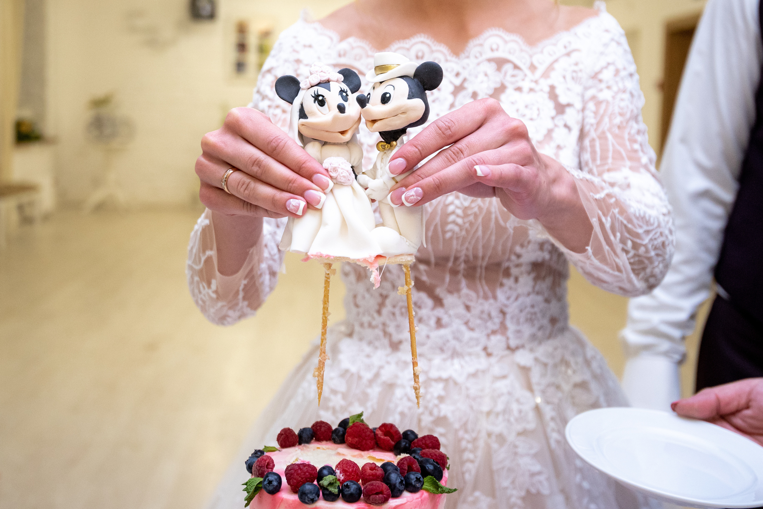 Свадебные фотографии с ретро автомобилем. Свадебный фотограф Наталья Немцева в Санкт-Петербурге