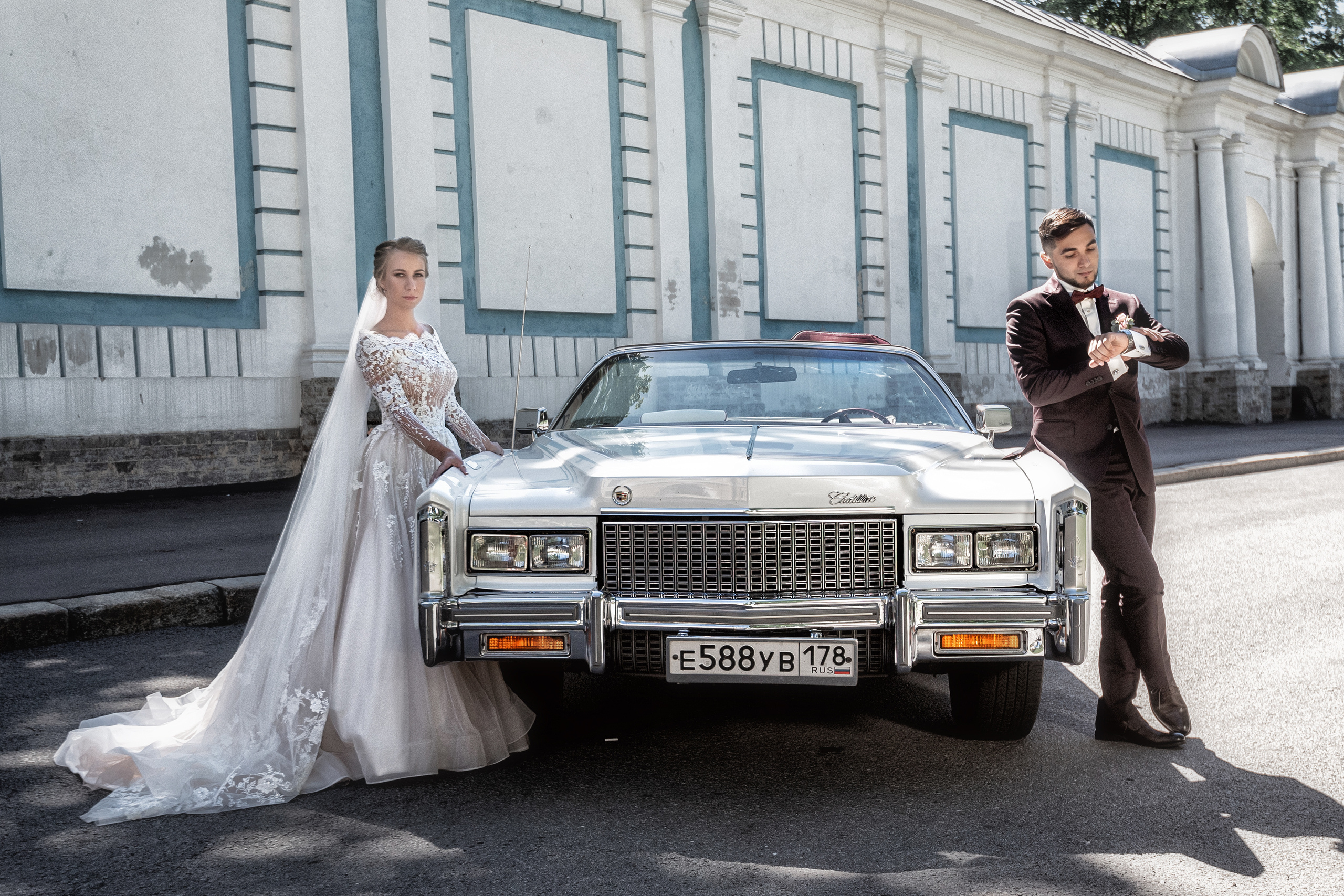 Свадебные фотографии с ретро автомобилем. Свадебный фотограф Наталья Немцева в Санкт-Петербурге