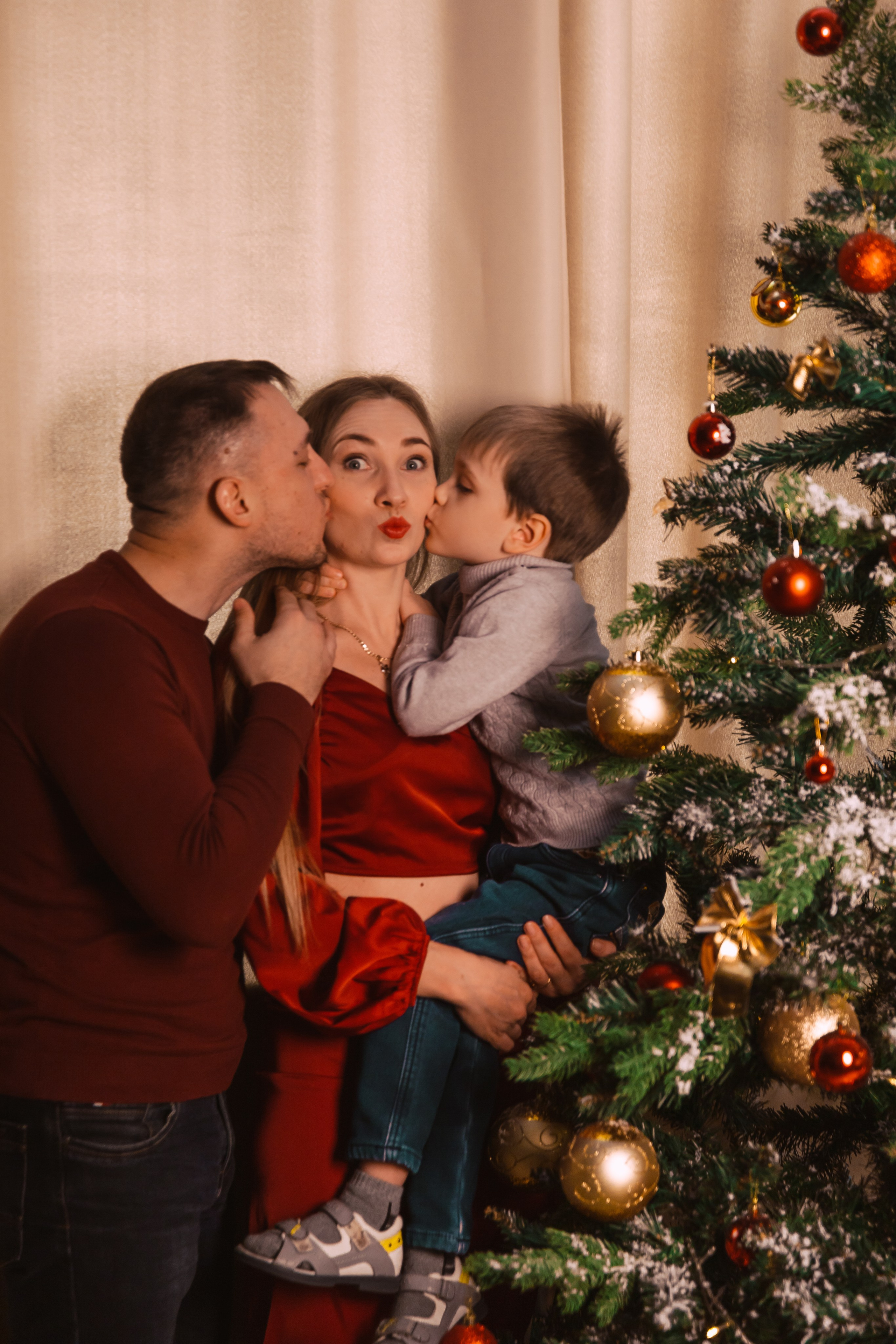 Оля, Дима и Дёма. Предновогодняя история. Фотограф во Владивостоке. Юрганова Анна