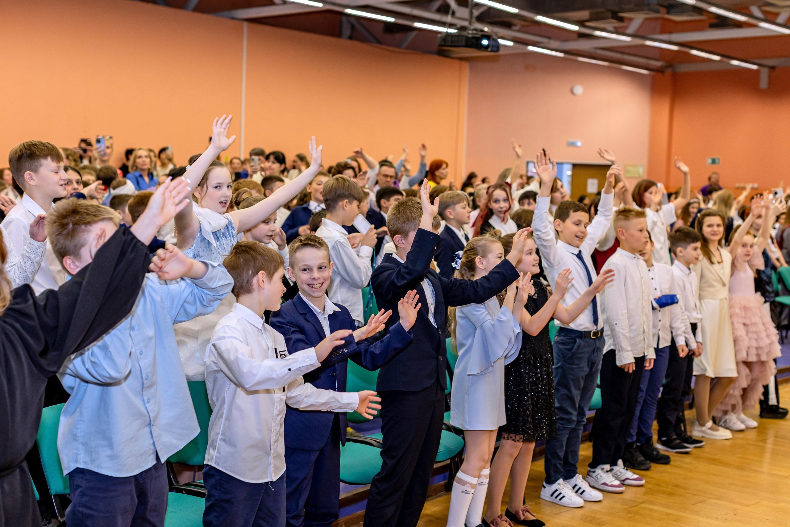Выпускной праздник в начальной школе. Фотограф и видеограф Москва. Свадебный фотограф, видеограф. Выпускные альбомы. Оживающие альбомы