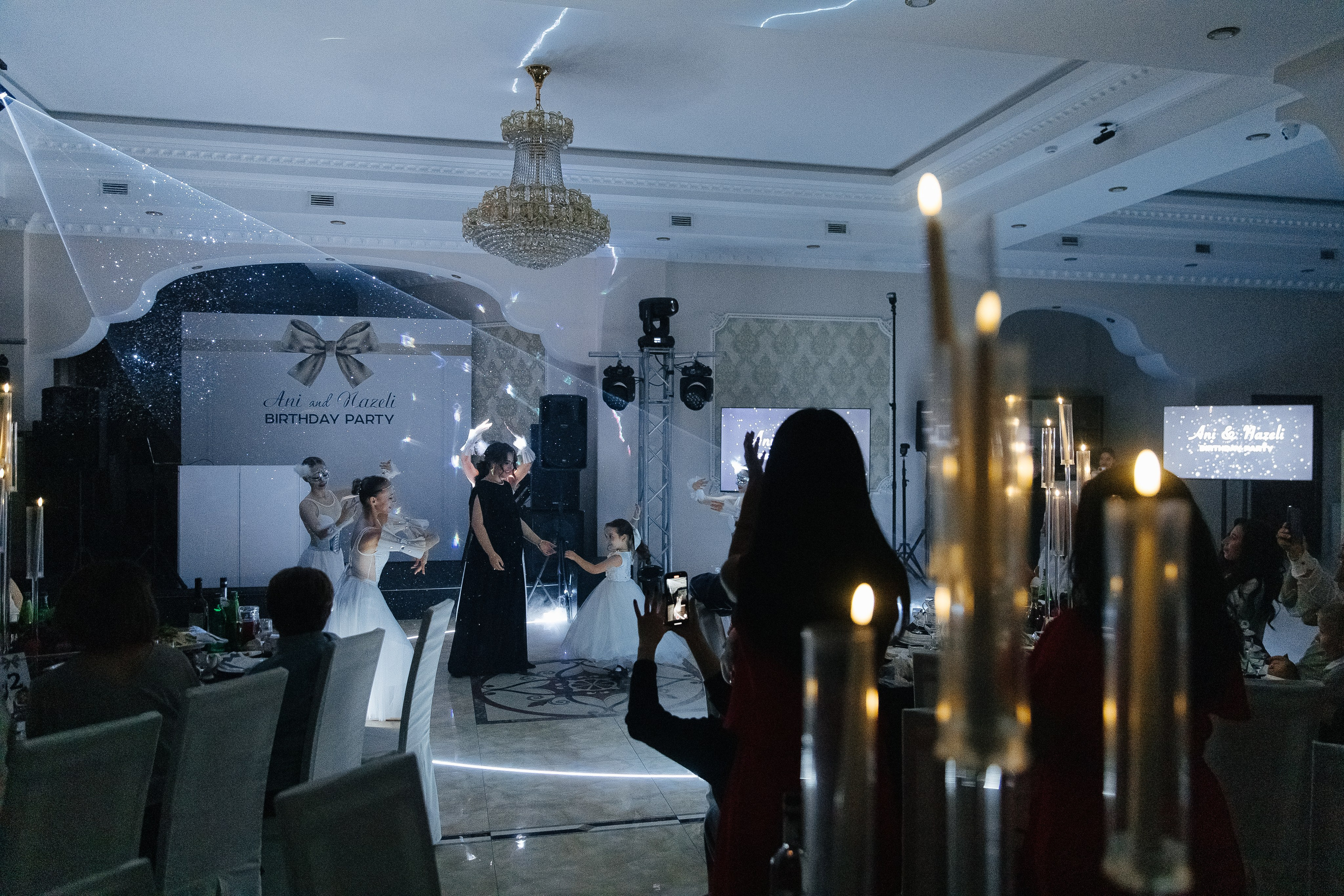 Ани и Назели. 35&5 День рождения, «Янтарь». Фотограф в Красноярске Надежда Воскресенская