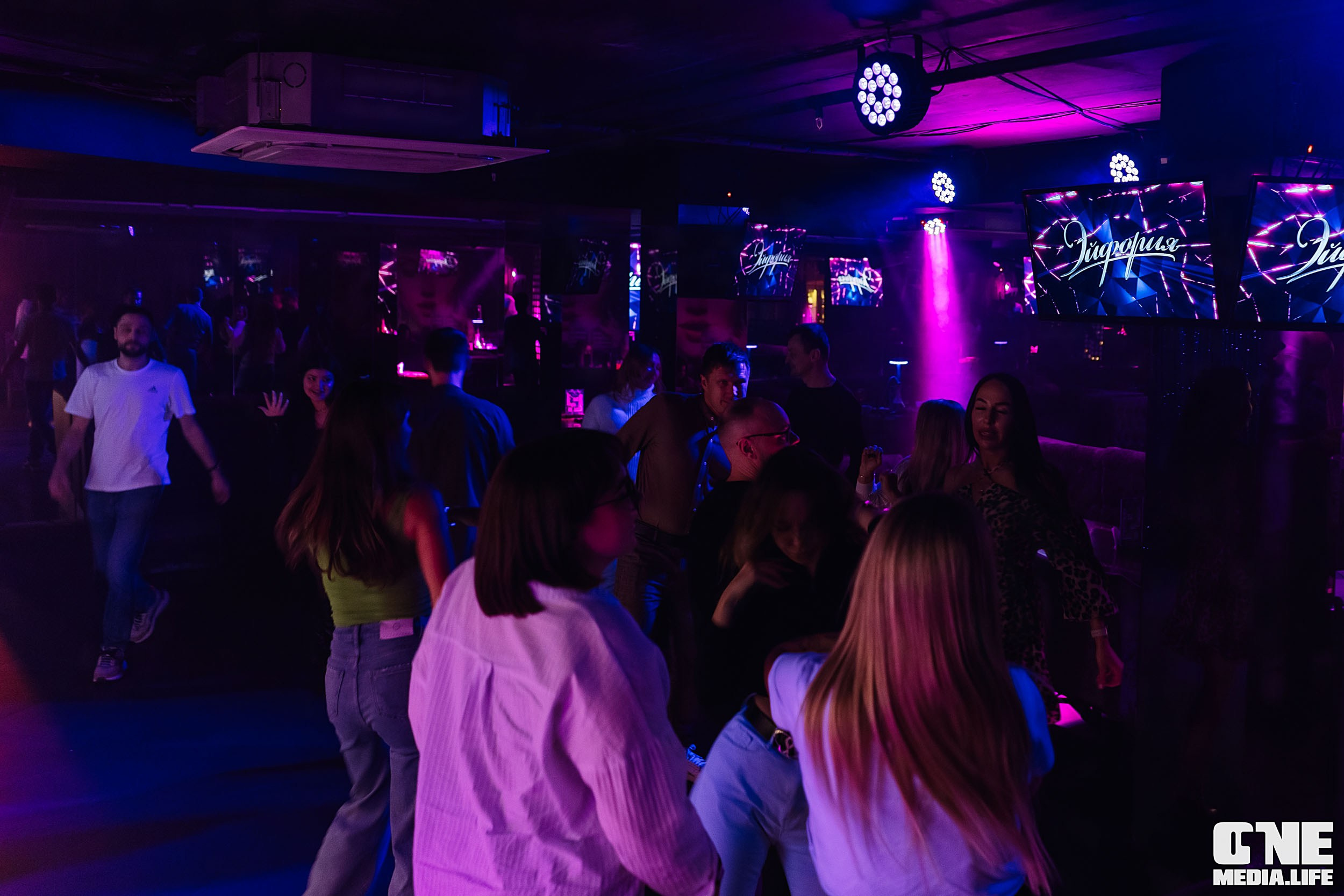 Фоторепортаж из караоке-клуба Эйфория. One Media Life: фоторепортажи, фотоотчеты с мероприятий и заведений