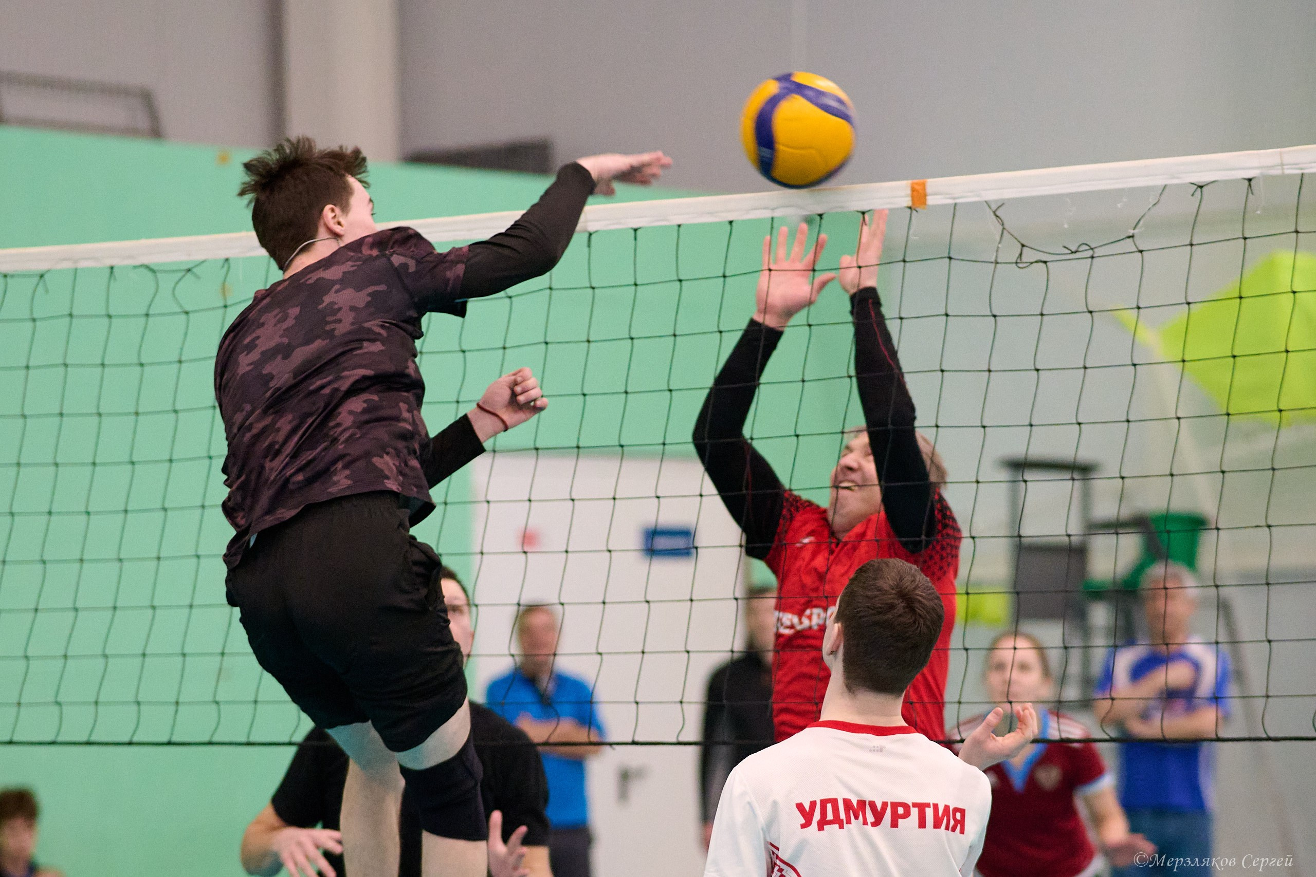 Новогодний волейбольный турнир. Ижевск. 16.12.23. Спортивный репортажный фотограф в Ижевске Сергей Мерзляков