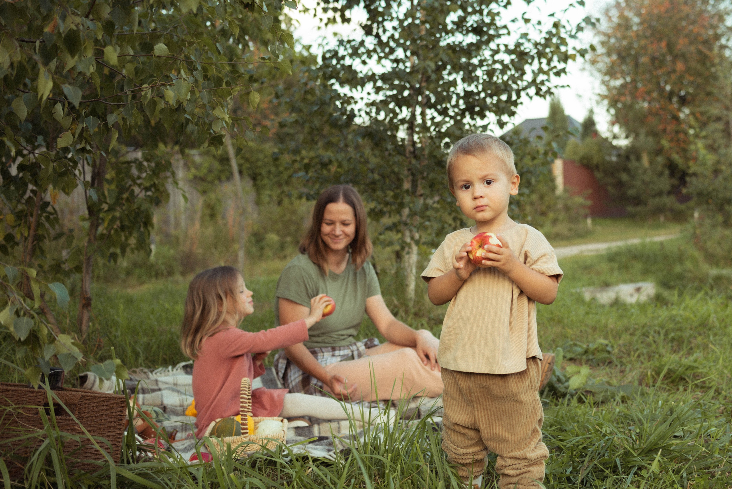 Семейная фотосессия на природе. Семейный фотограф в Железнодорожном Масаева Елена