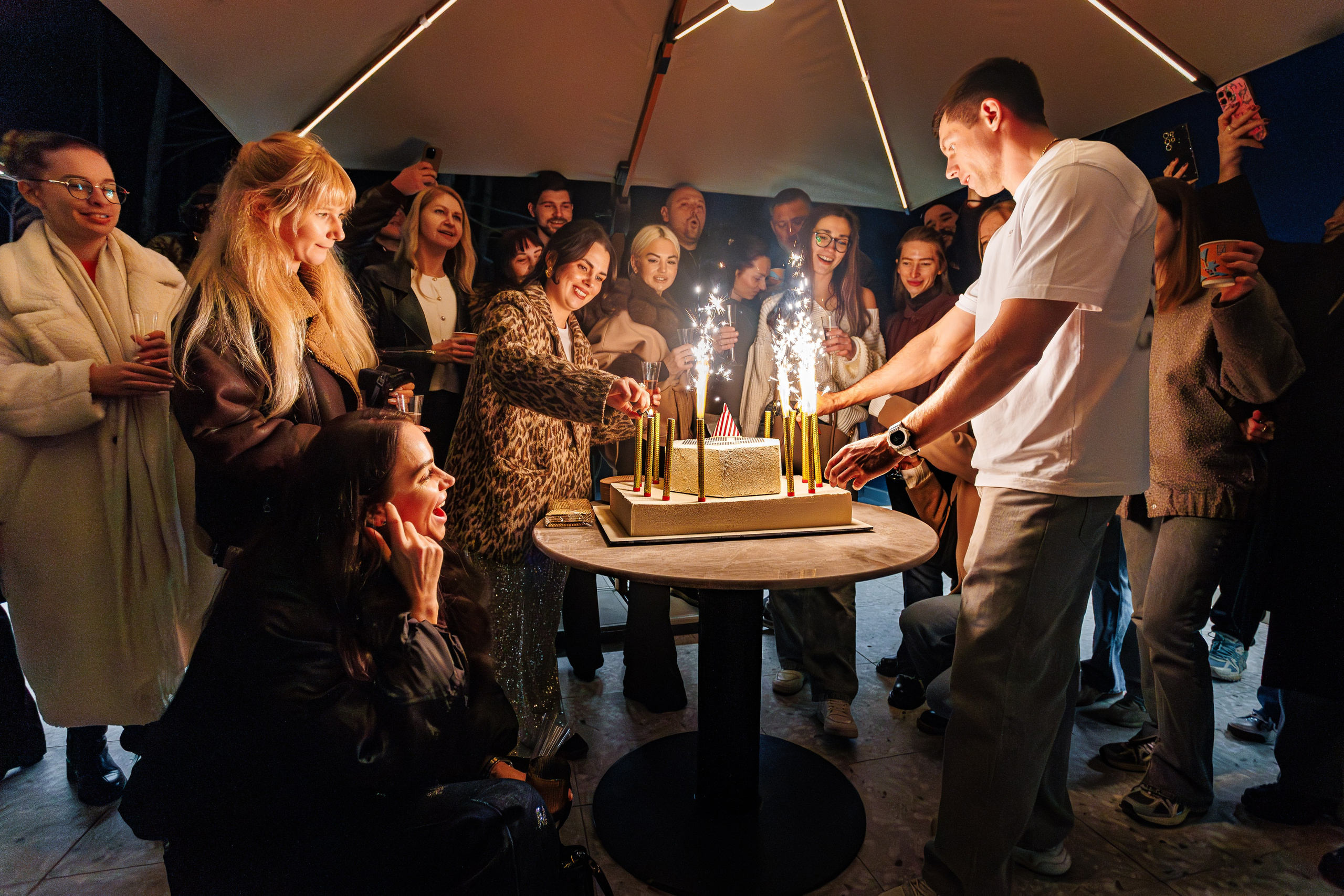 10 лет проекту «КОФЕДВИЖ» и открытие новой кофейни_Ялта_19.12.2025. Аминов Руслан | Фотограф