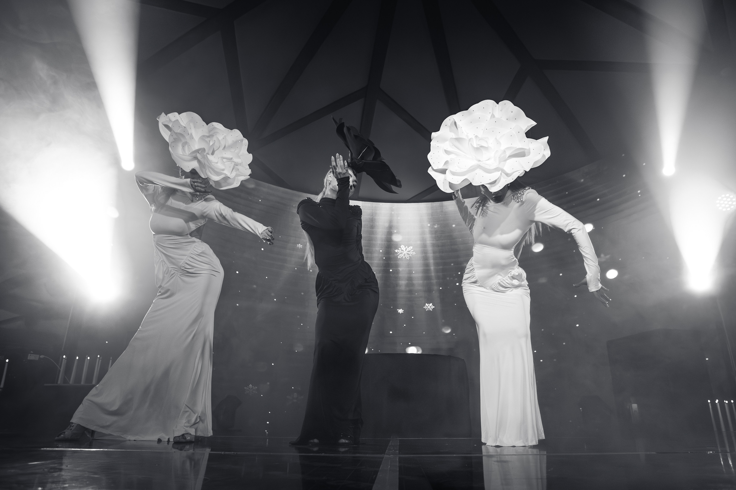 Новогодняя шоу-программа «MAGIC TIME» в PTIZZA BAR_Ялта_31.12.2025. Аминов Руслан | Фотограф