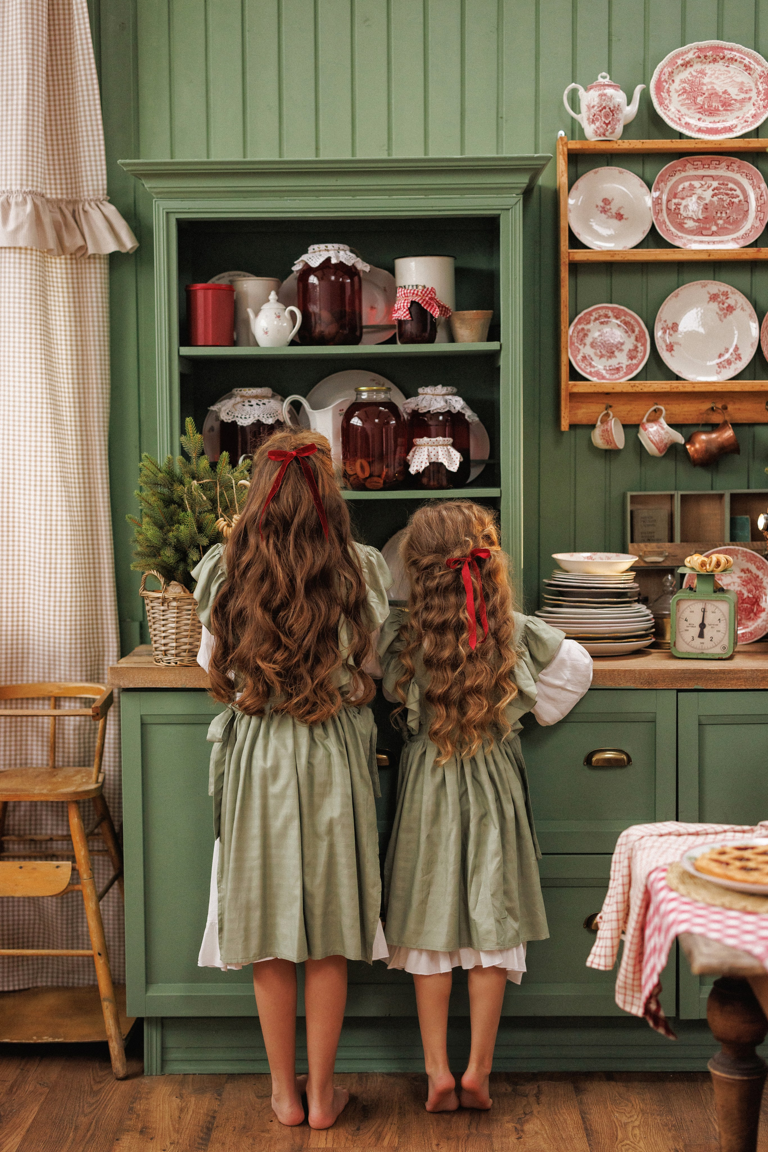 Новогодняя фотосессия в стиле «Винтаж», фотостудия Ольги Сурухановой, г. Краснодар 2025–2026 гг. Семейный и детский фотограф в Краснодаре Анна Трашкова