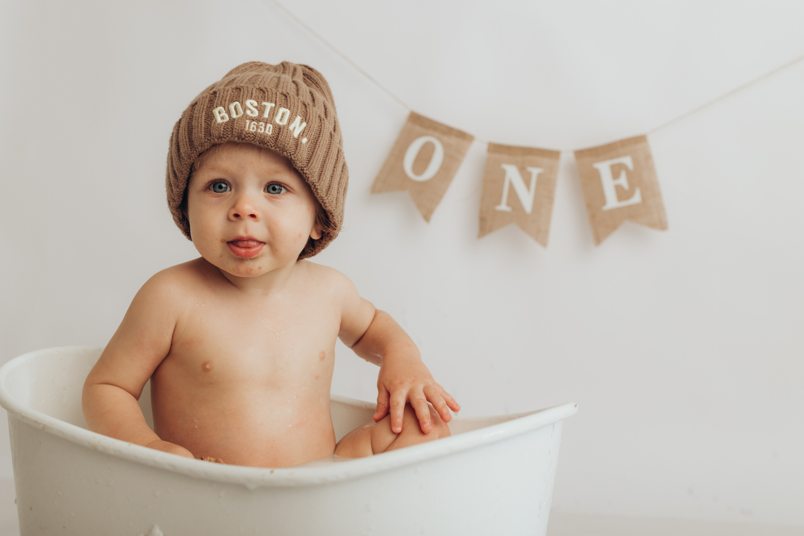 Фотосессия Первый Годик в Твери. Фотостудия для новорожденных и малышей в Твери — На ручки