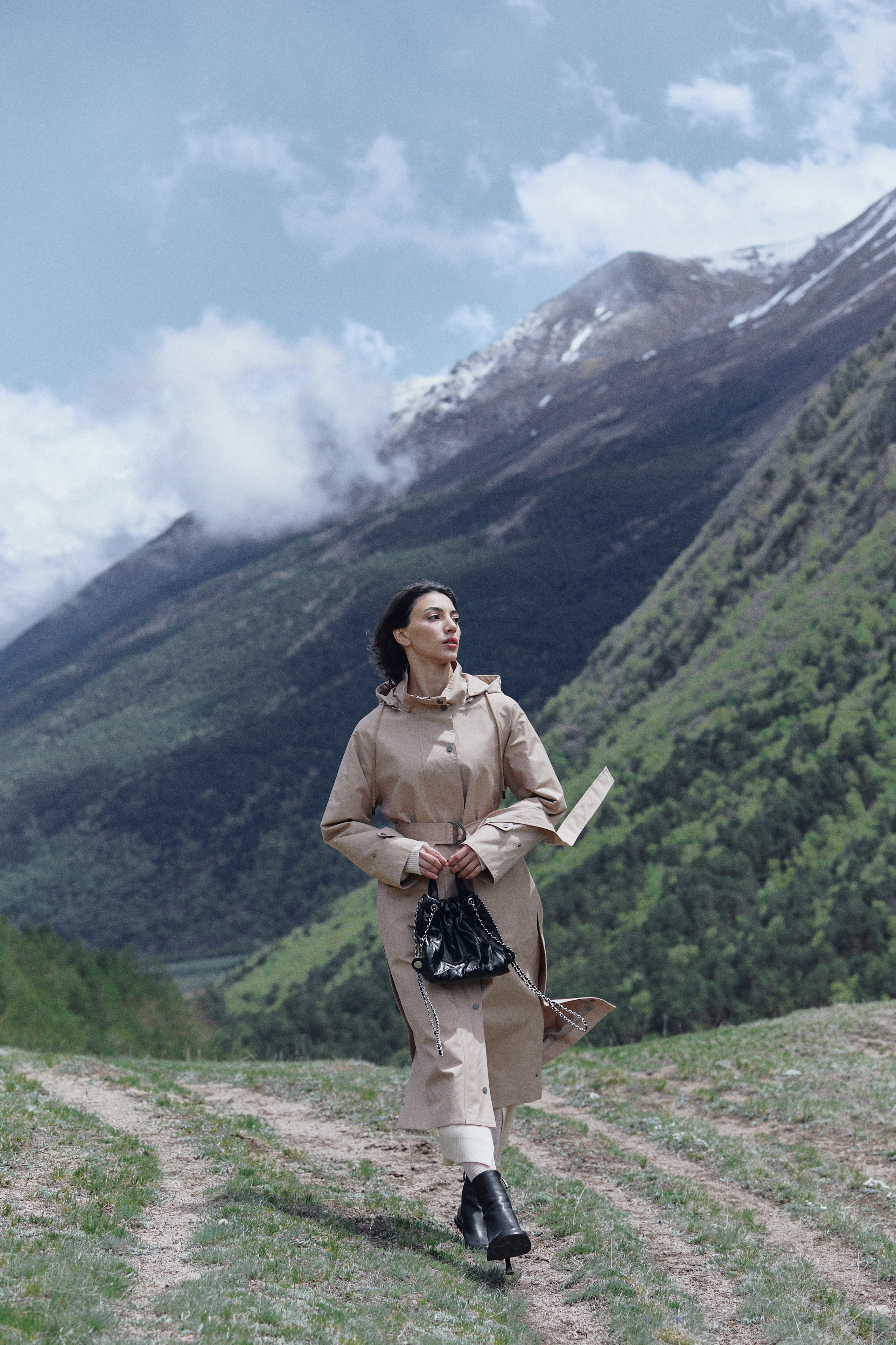 Съемка для бренда в горах. Фотограф Продюсер в горах КБР / Москва  Нальчик Горы
