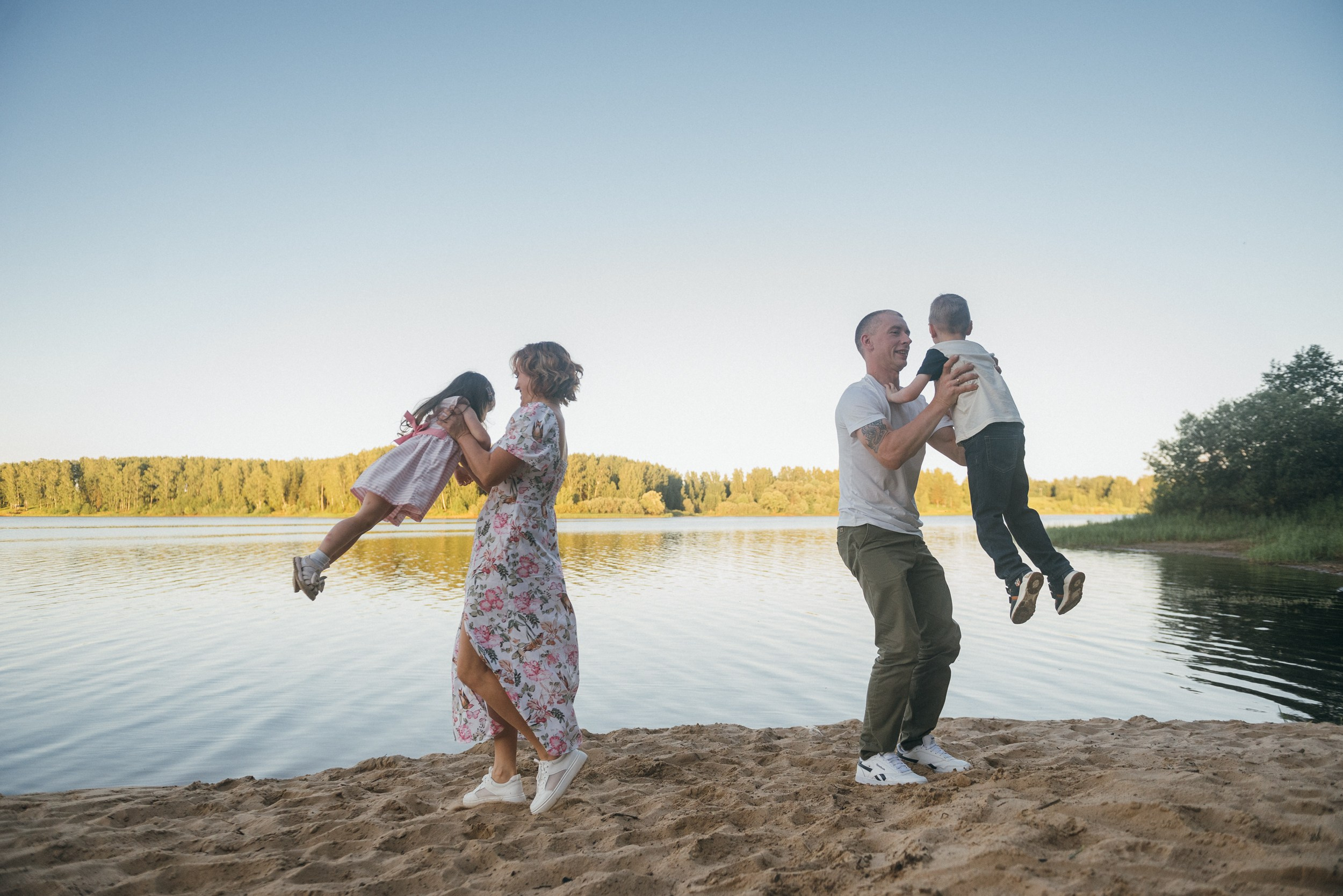 Семейная фотосессия на закате. Семейный фотограф на крещение, венчание в Иваново Галина Скурихина