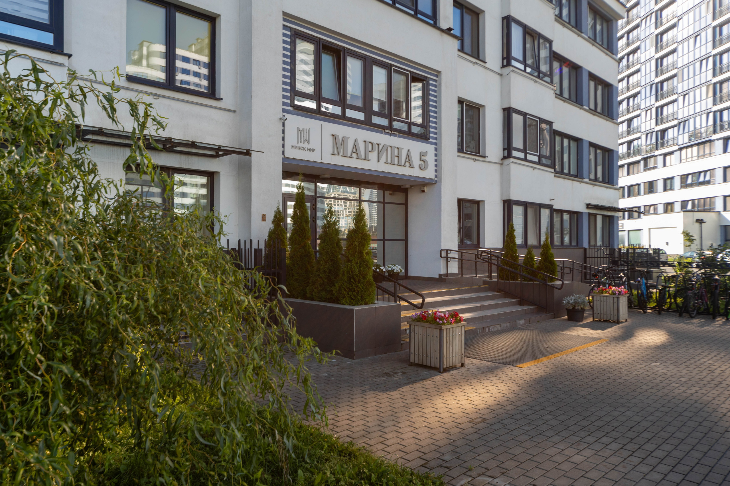 Входная группа в дом в Минск Мир