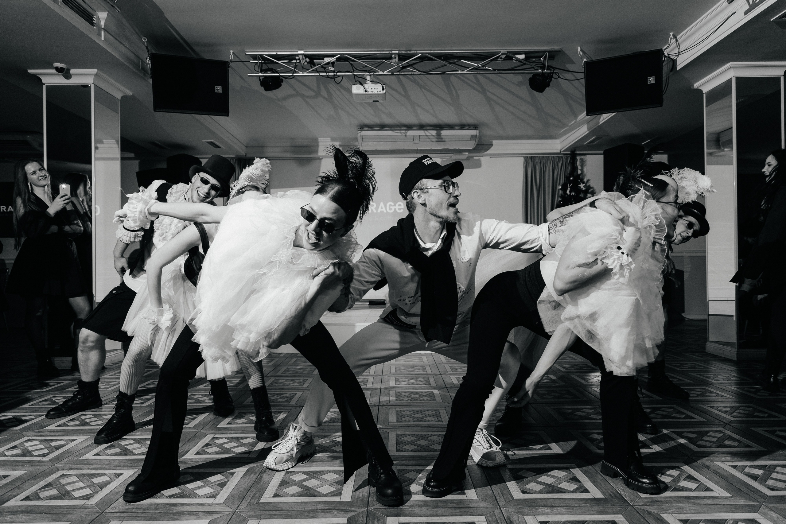 Корпоративная фотосъемка для кафе GARAGE | Новый год 2025 | Минск. Свадебный фотограф в Минске/Беларуси Сергей Спиридонов