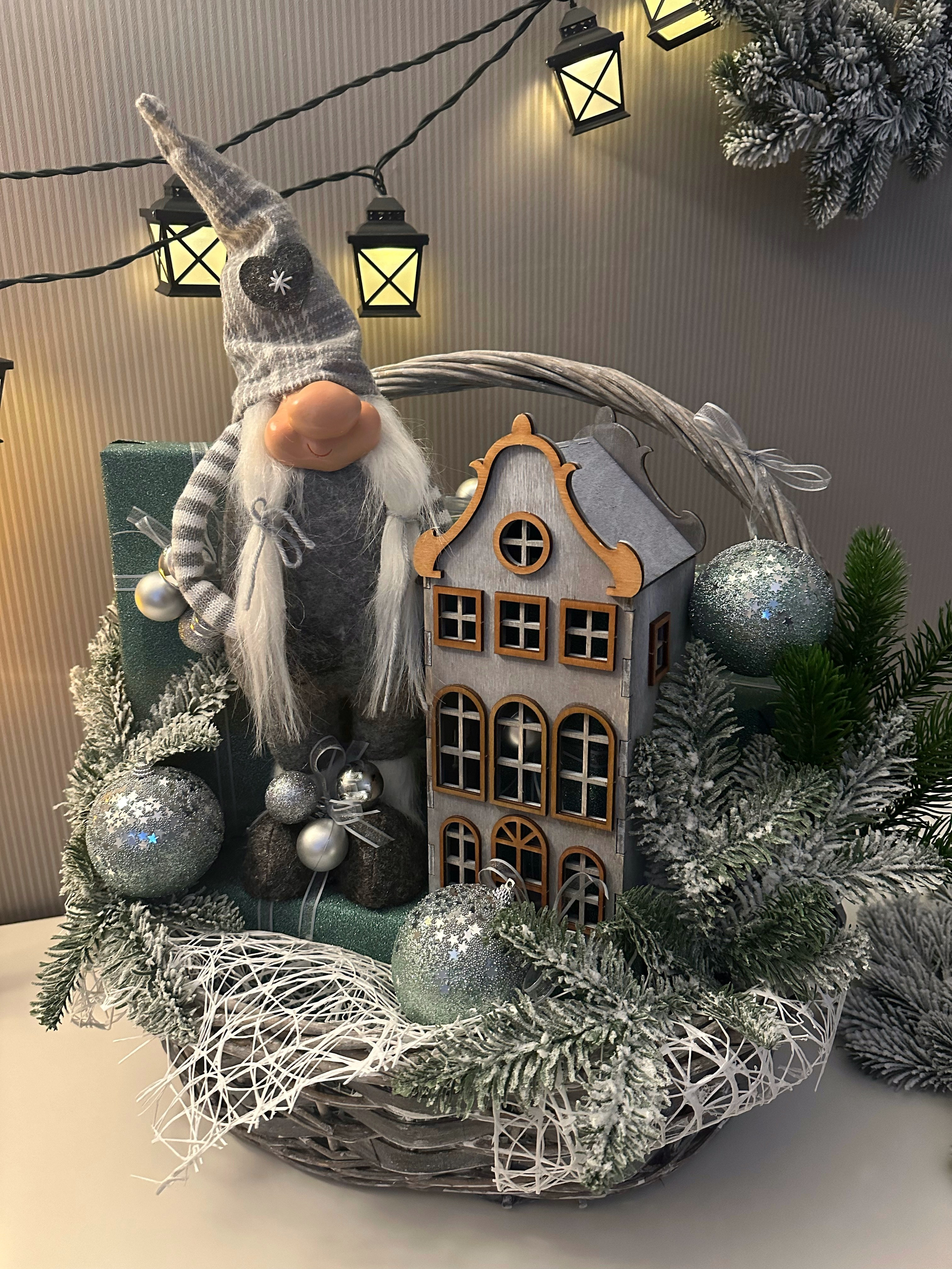 Новогодняя корзина. Студия подарочных наборов «Владия»