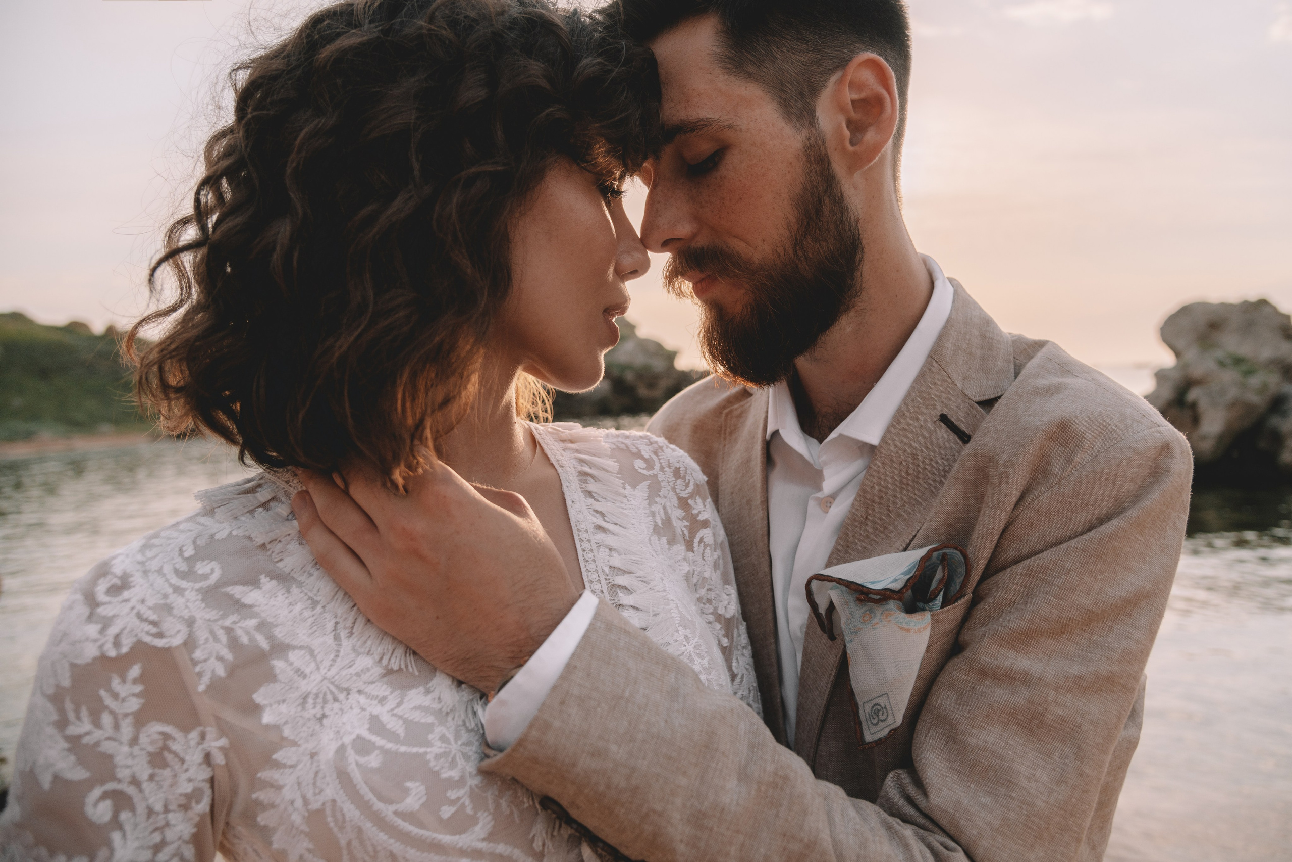 Свадебная фотосессия в Щелкино ,Бухта Космонавтов. Выездная церемония на берегу моря Крым. Свадебный и семейный фотограф и видеограф, Крым, Москва, Санкт -Петербург