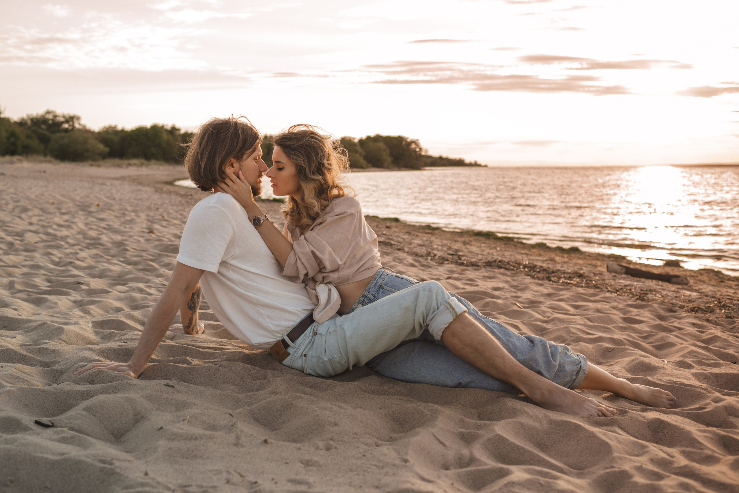 Фотосессия пары на закате. Свадебный фотограф Кирилл Белый