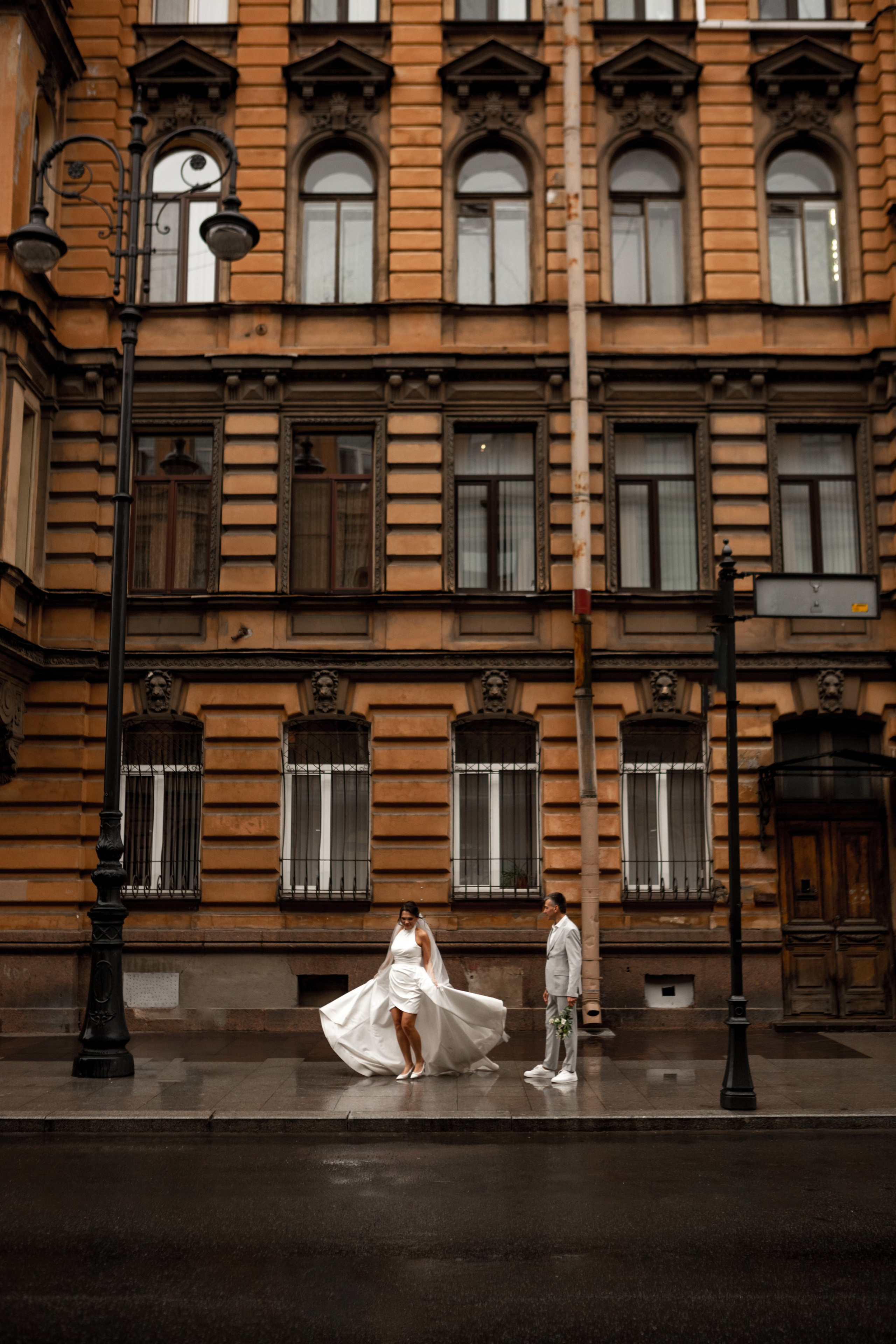 Свадебная фотопрогулка в ночном Петербурге