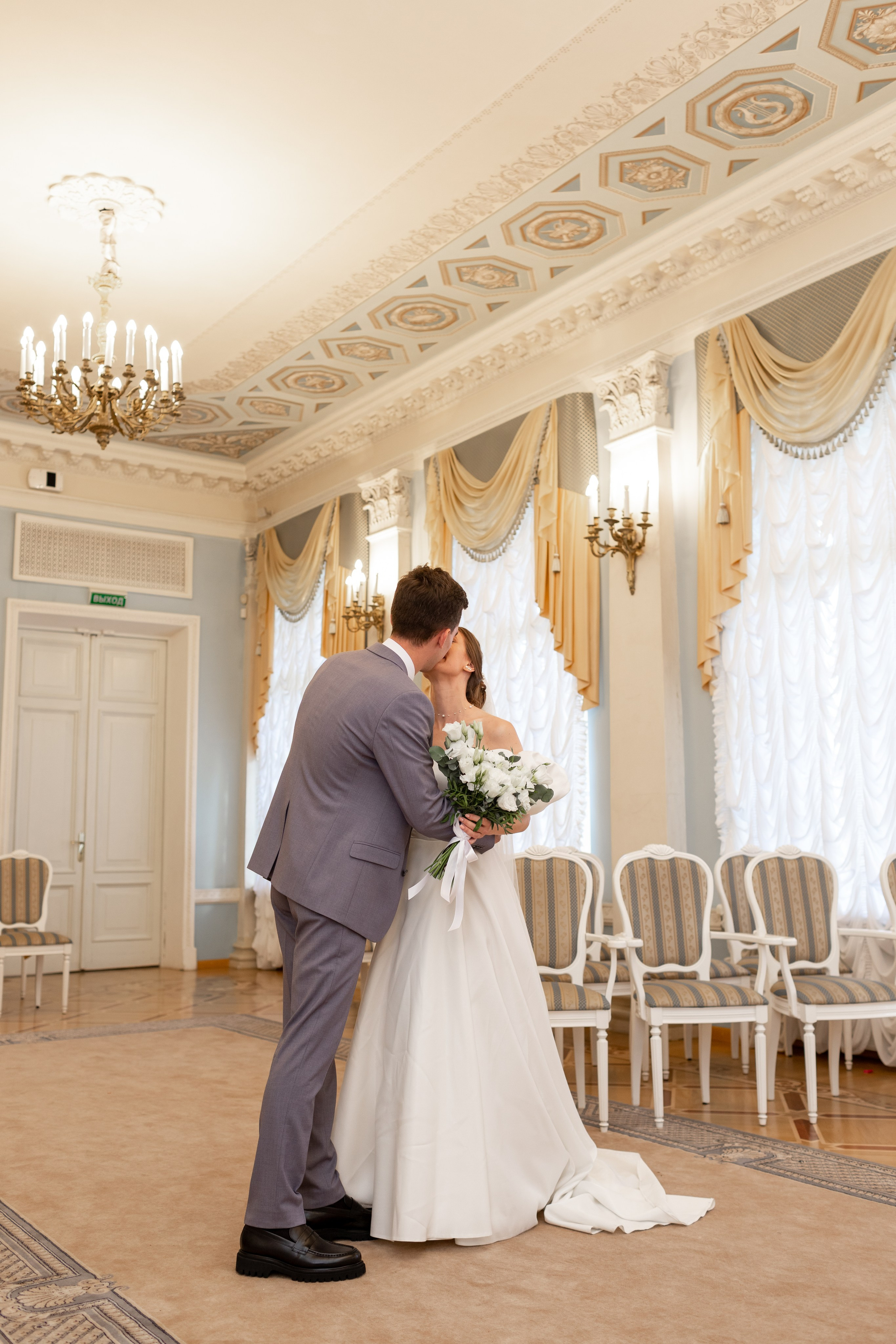 Свадебная фотопрогулка в Санкт-Петербурге. Свадебный фотограф Кирилл Белый