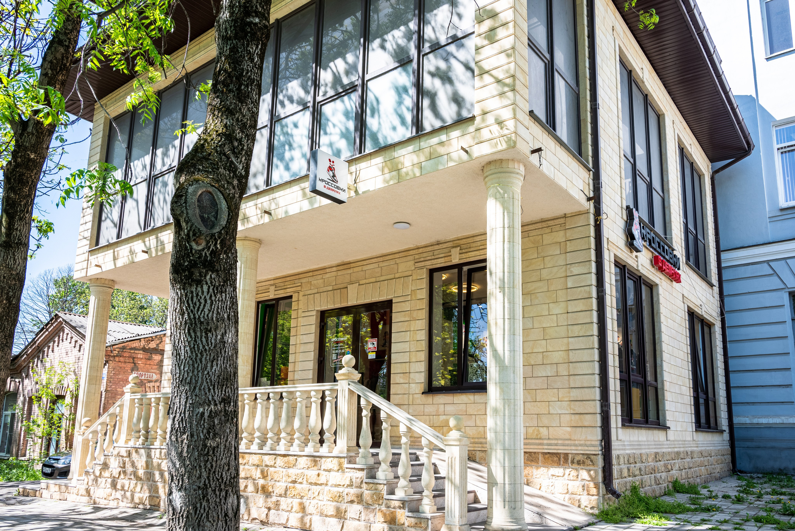 Интерьер. Магазин кроссовок. Предметный фотограф, фото для маркетплейсов Пятигорск, КМВ