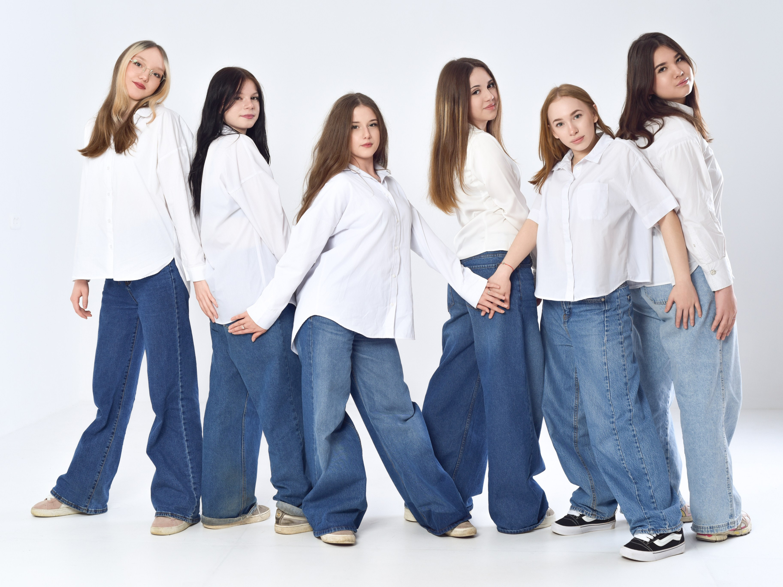 Альбом на окончание школы 9 и 11 класс «Взрывной». Выпускные альбомы в Тюмени для школ, садов, вузов спортивных секций