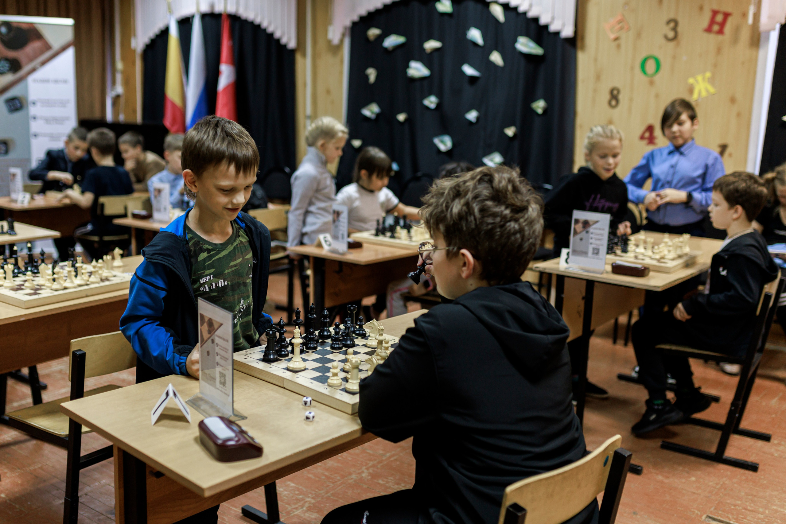 Репортажная сьёмка игры в шахматы в детском доме. Семейный и детский фотограф в Рязани Васюгова Мария