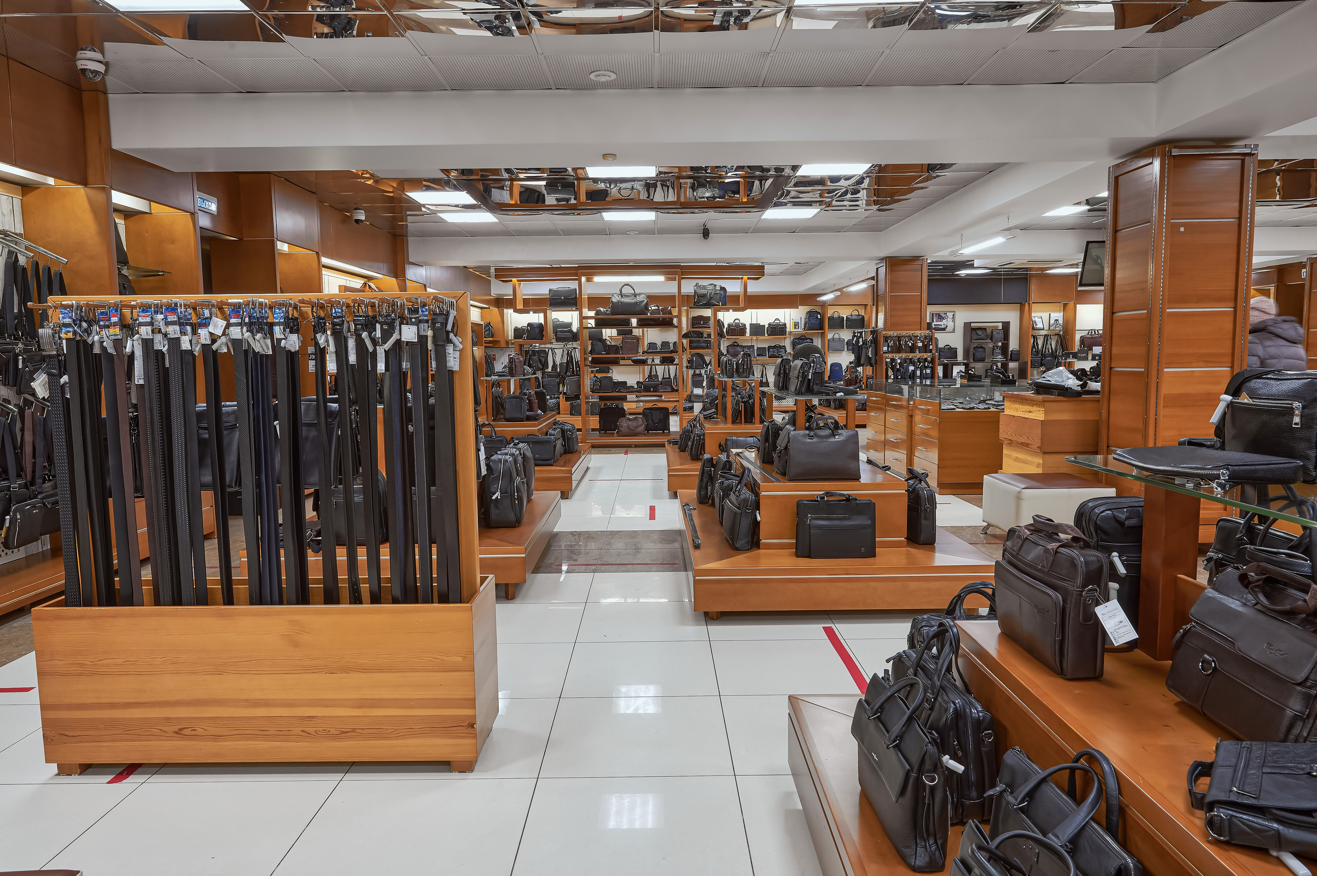 Портфолио по интерьерной и экстерьерной фотосъёмки: Мир Сумок — Правый берег. Фотограф Яковлев Роман — Красноярск