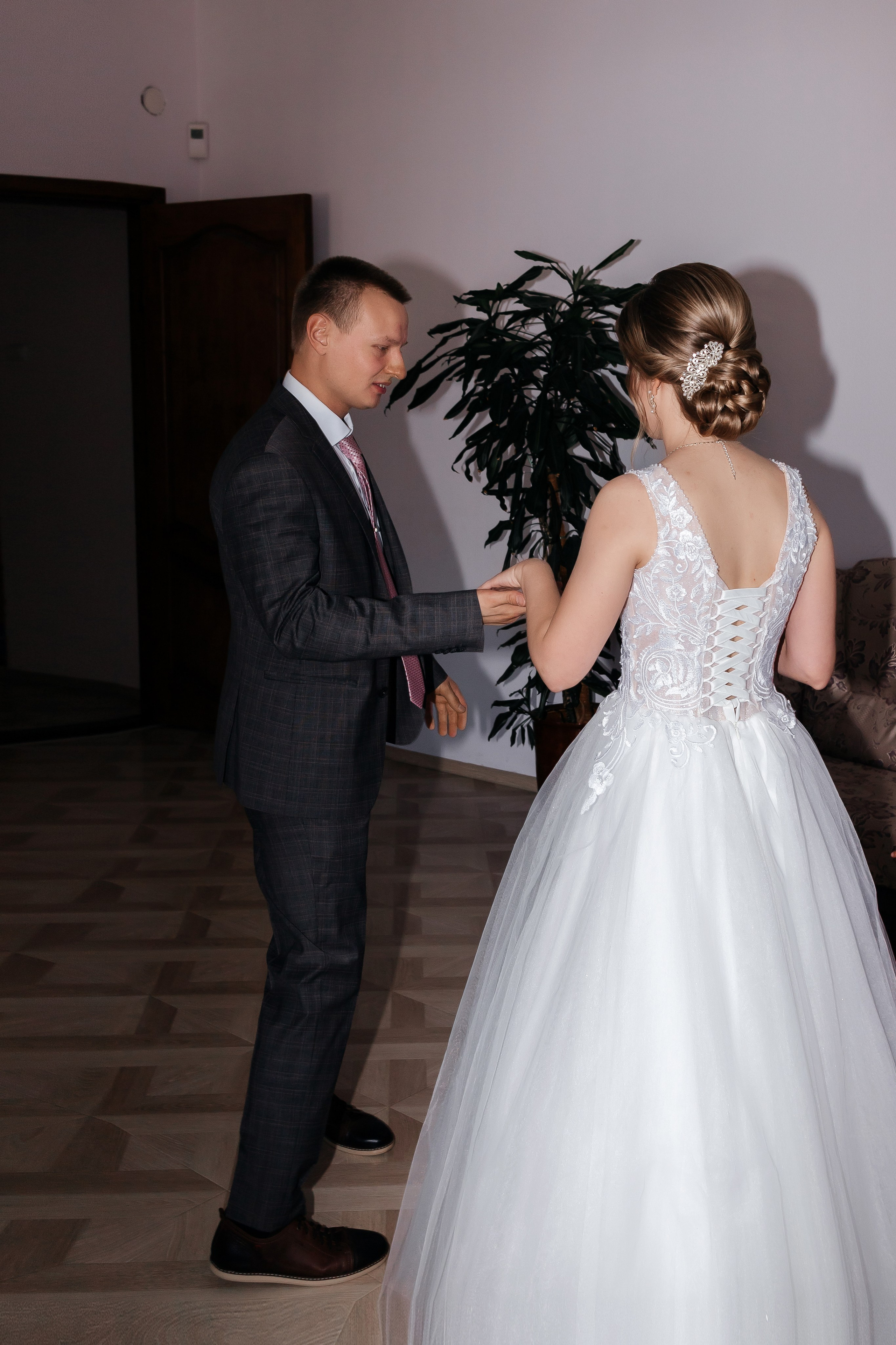 Свадебная прогулка двоих на Стрелке и в автозаводском Парке. И в фотостудии СОЛЬ в Автозаводском районе. Свадебный фотограф и фотограф Love-Store в Нижнем Новгороде Анастасия