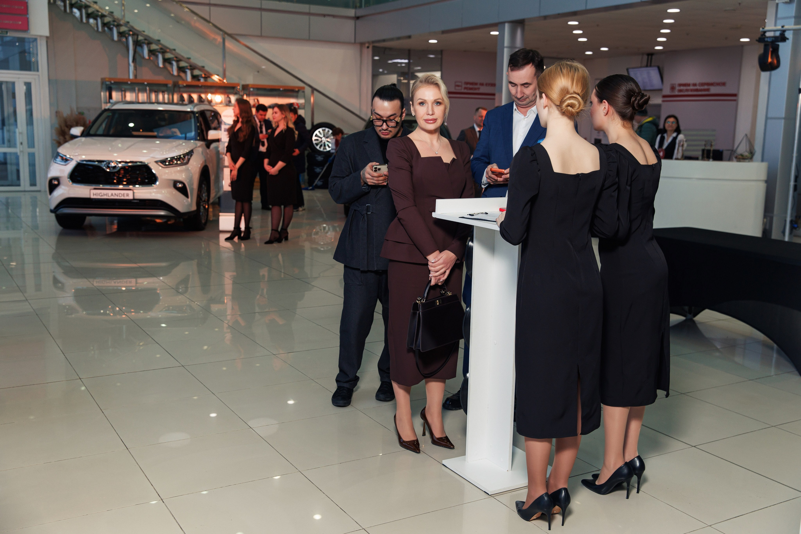 Презентация новой Toyota RAV4. Репортажный и свадебный фотограф в Уфе Павел Кожевников