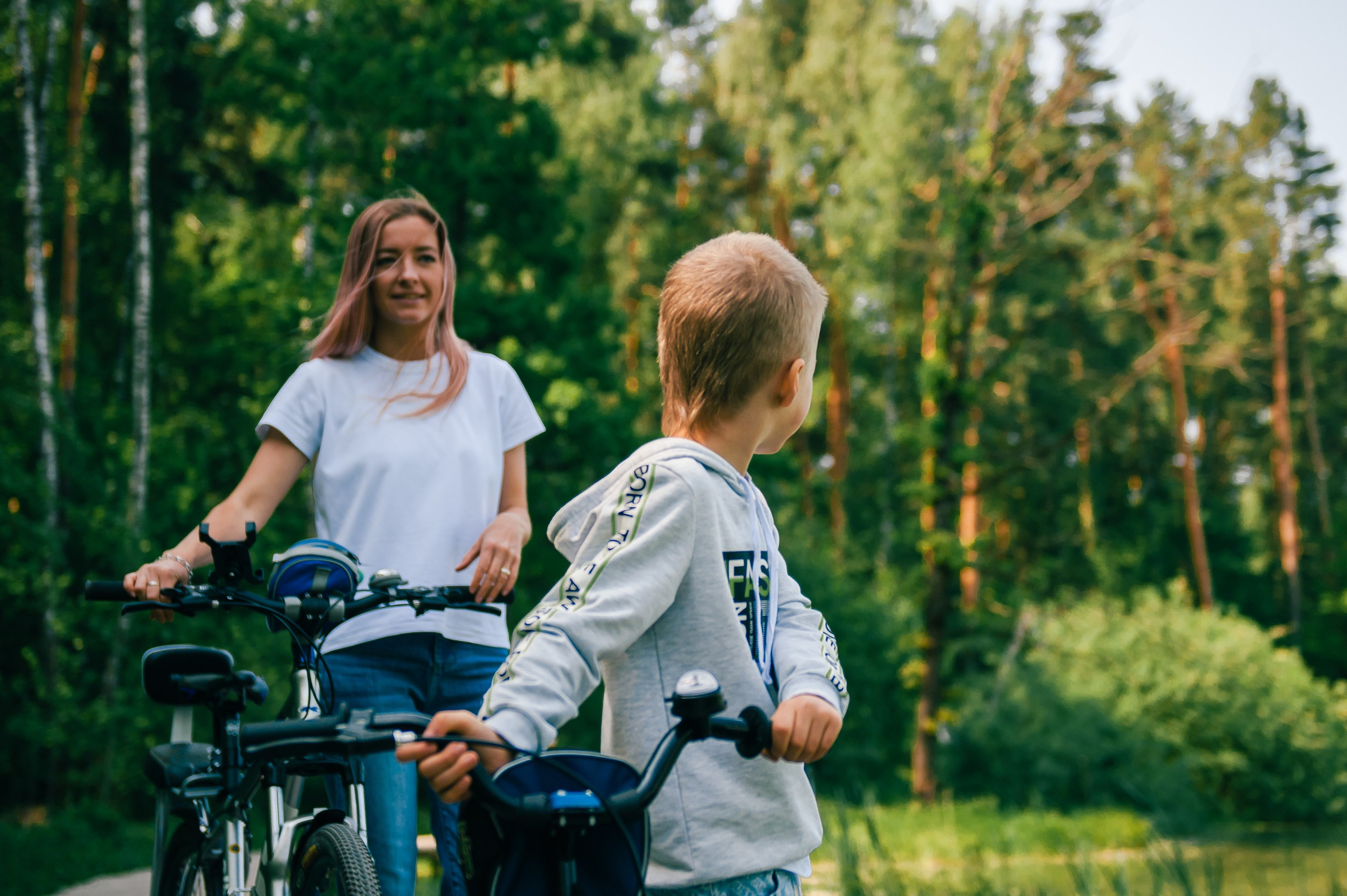 семейная фотосессия на природе, фотосессия в парке, мама с сыном