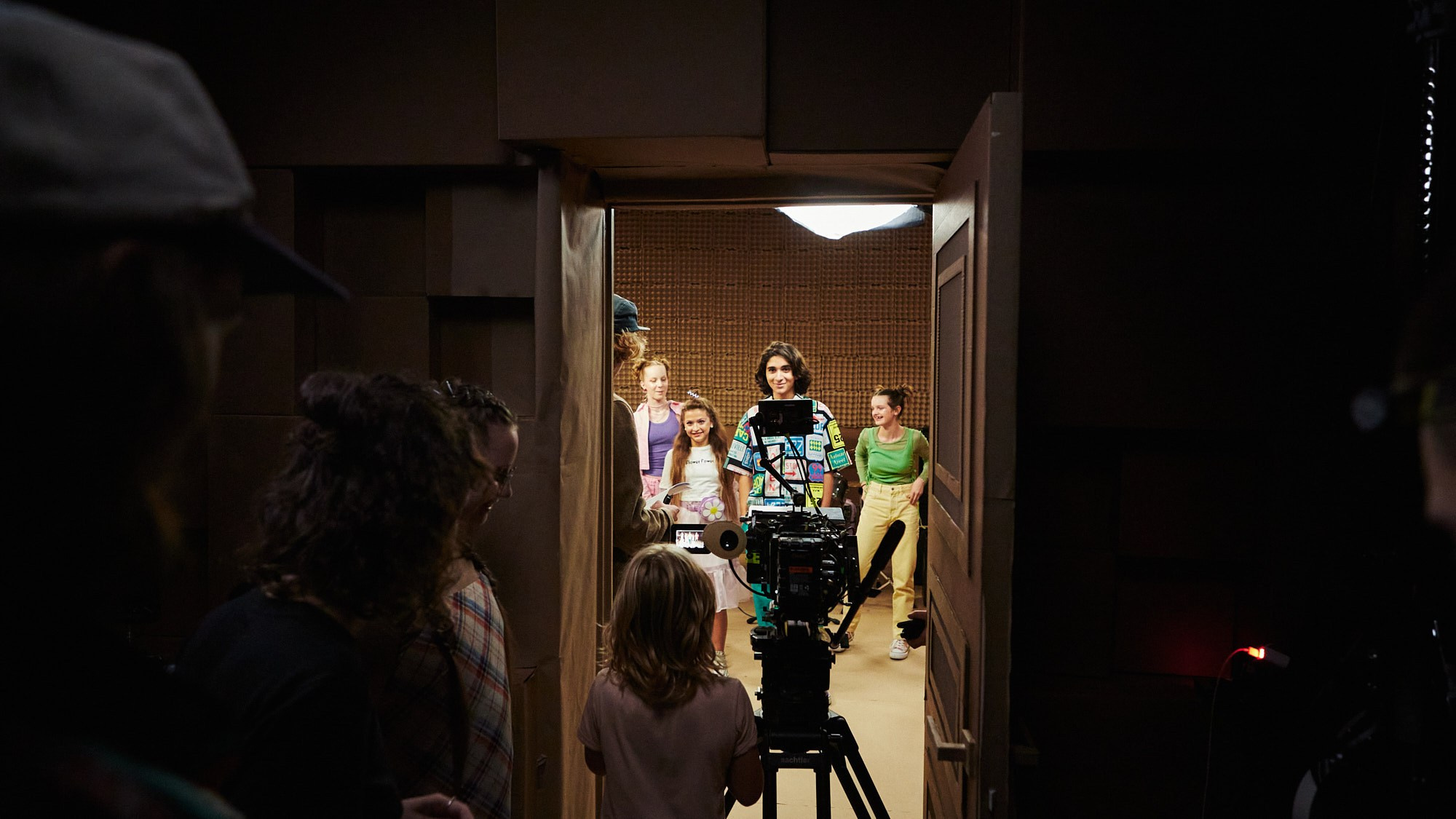 Бэкстейдж сериала «Школота» — репортажная фотосъёмка съёмочного процесса. Репортажный фотограф в Москве — Дмитрий Тарасов | Съёмка мероприятий, концертов, корпоративов