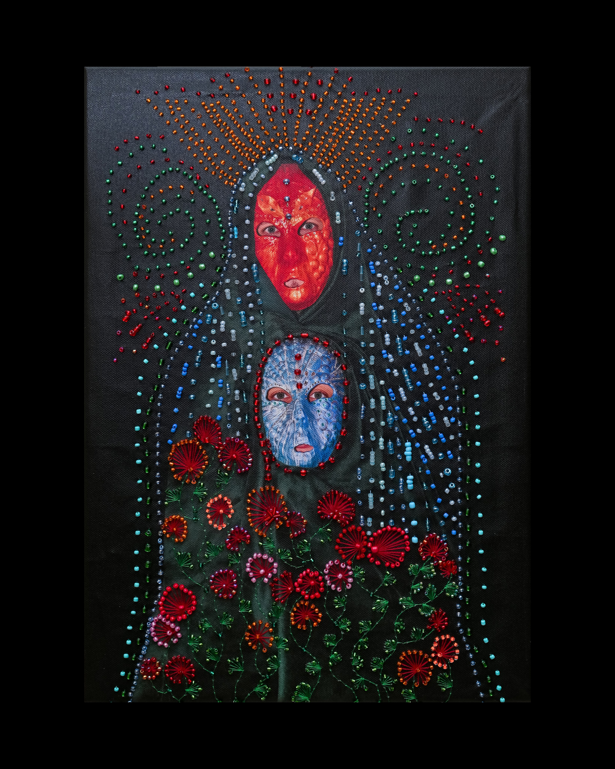 Двое как один (проект в работе)  Согласно исследованиям антропологов, в древних мифах главная божественная сущность представлялась как гармония мужского и женского начала. Позднее это единство было разделено на две противоположные половины: женскую, материальную и сознательную - Землю, и мужскую, духовную, бессознательную - Небо.Мой проект освещает ту доисторическую эпоху, когда эти две части существовали в единстве. Это визуальная метафора, которая показывает, что два противоположных аспекта личности неразрывно связаны, составляя единое целое.Я использую фотографии с изображениями меня и моего мужа, где наши лица скрыты под масками.  Через этот проект я говорю о нашей близости, о внутренней гармонии и наполненности, о возвращении к себе. Каждый снимок, где наши лица скрыты, символизирует не только защиту, но и трансформацию. Маска становится метафорой, одновременно представляя и нашу индивидуальность, и наше единство. Используемые материалы — бисер, жемчуг, янтарь и коралл — олицетворяют богатство человеческих эмоций и связей. Кроме того, эти элементы представляют собой древние символы, связанные с природой и духами. Они напоминают о культуре предков, где ежедневная жизнь и духовные практики были неразрывно связаны. Здесь нет четких границ между реальным и фантастическим, природным и сверхъестественным. Это пространство, где герой проходит свой путь инициации, открывая и принимая все грани своего "я".В этом контексте, моя работа становится не только исследованием личного, но и стремлением услышать зов предков, что пронизывает время и пространство.