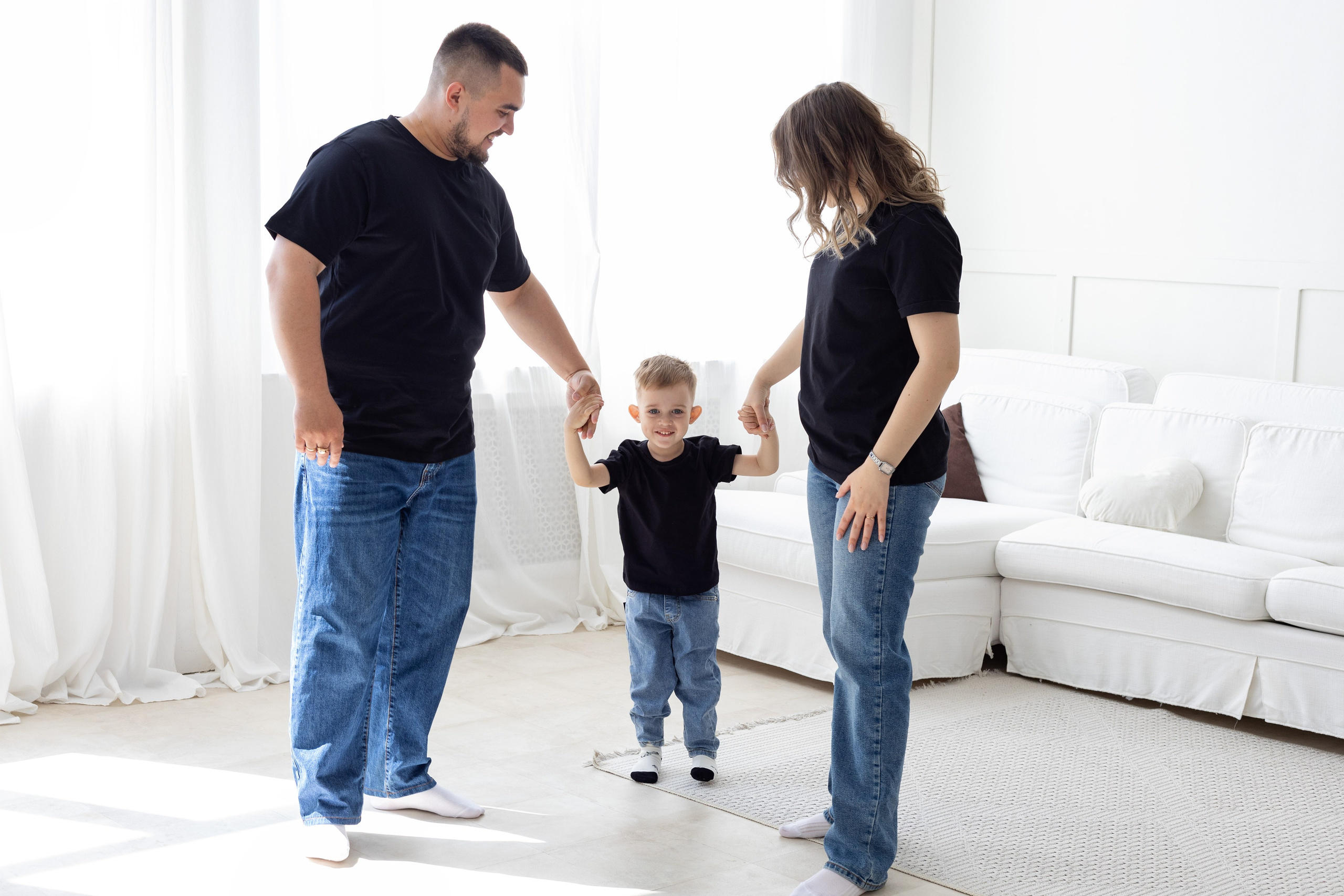 Семейная фотосессия в студии (Михаил, Крестина и Макар). Женский фотограф в Орске Новотроицке Динара Долганова