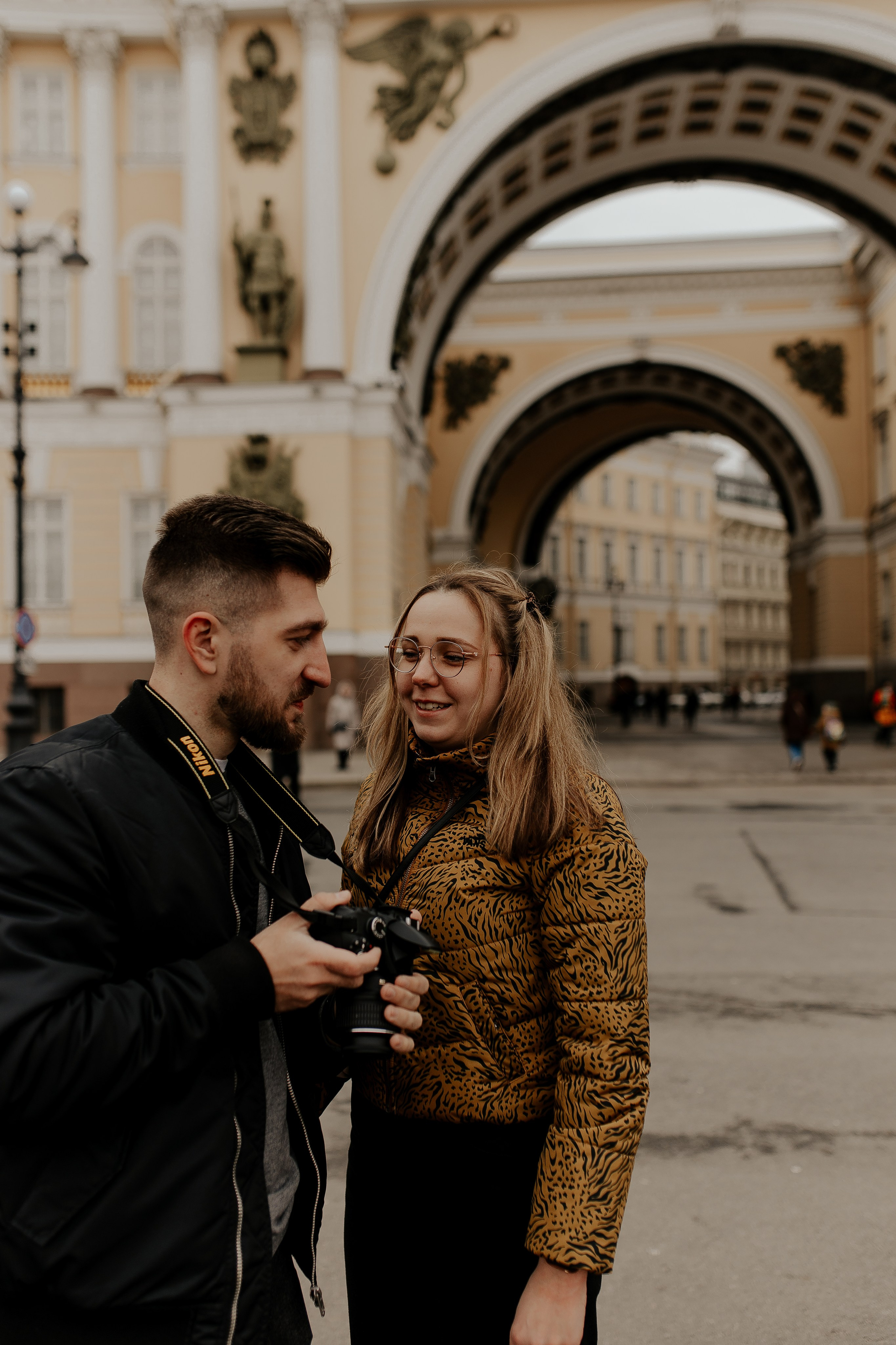 Пара у главного штаба. Фотограф в Санкт-Петербурге Лиза Семченкова