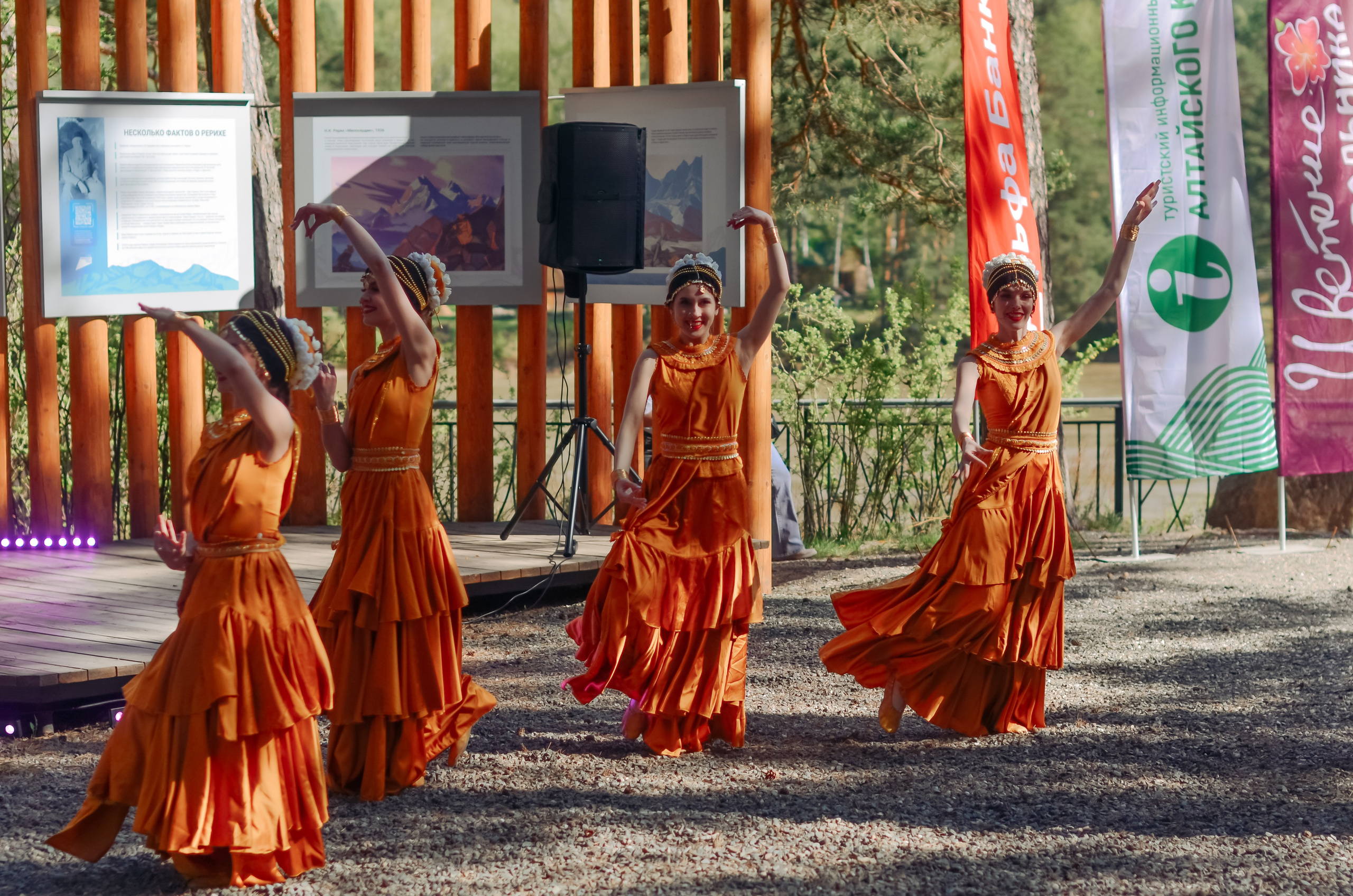 Фестиваль «Цветение Маральника на Алтае 2025». Фоторепортаж. Денисова Аля — фотограф для парных съемок и индивидуальных историй в Барнауле