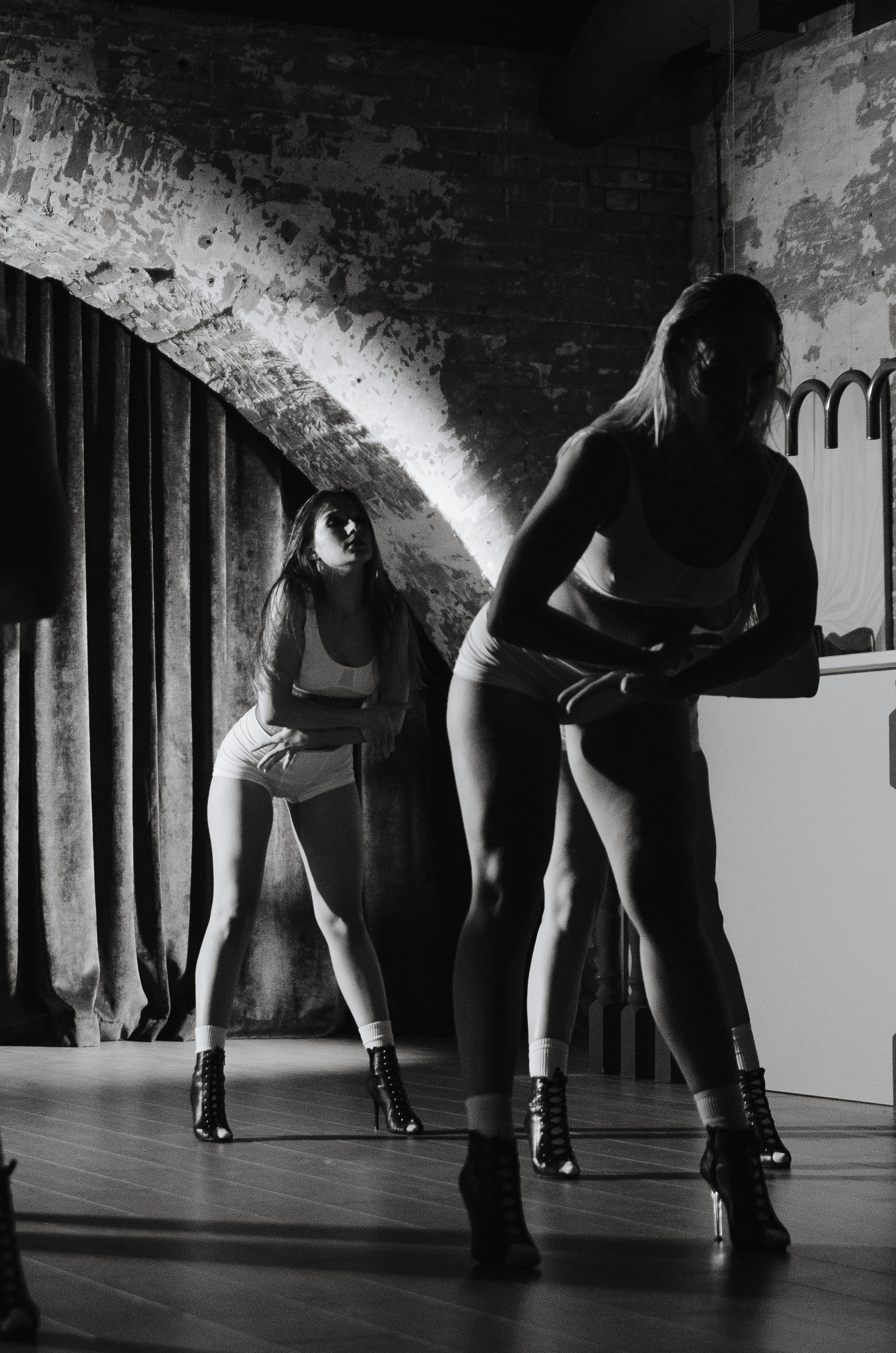 Фото-подглядки с видеосъемки танцевальной команды «Secret». Денисова Аля — фотограф для парных съемок и индивидуальных историй в Барнауле