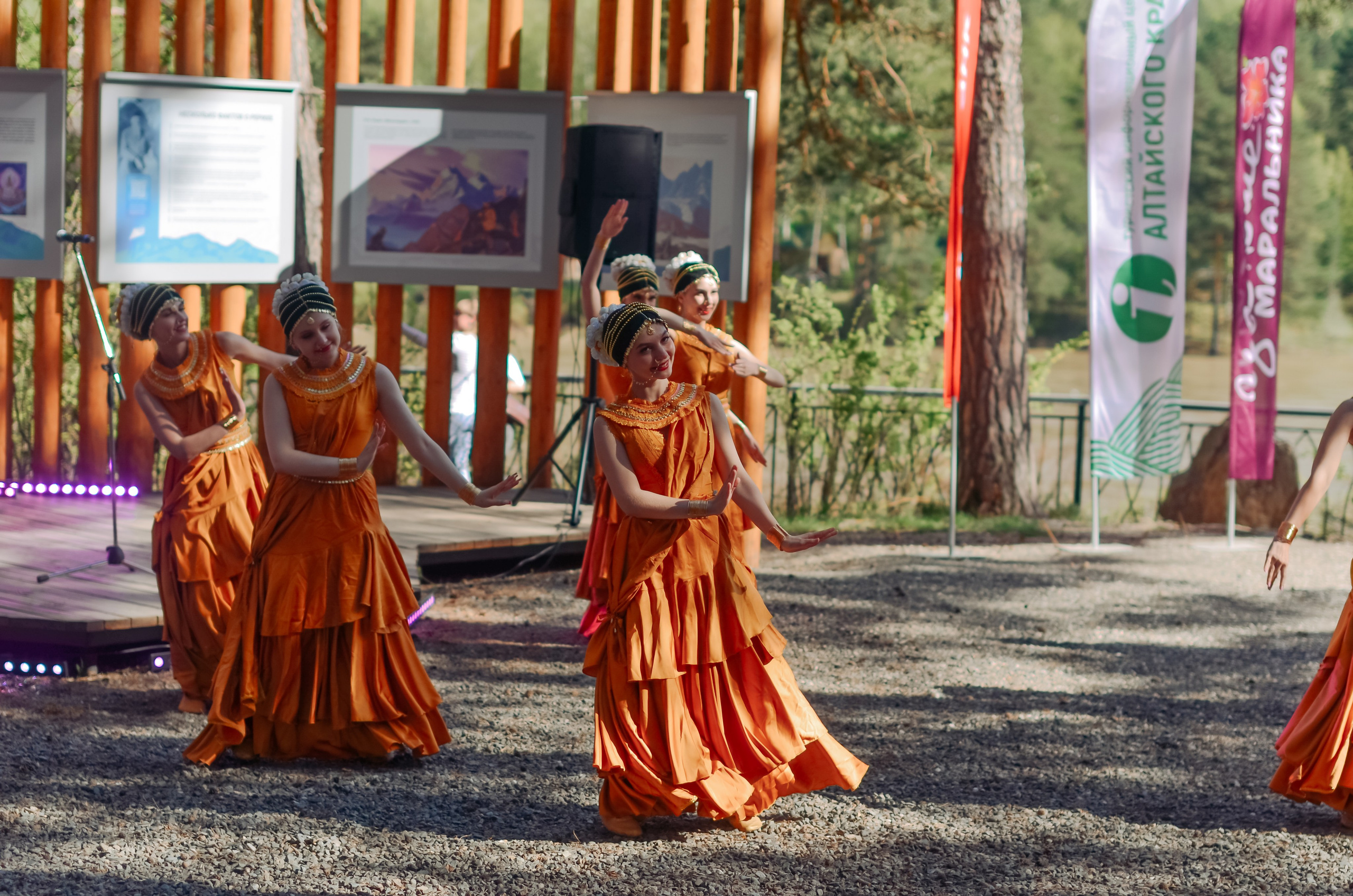 Фестиваль «Цветение Маральника на Алтае 2025». Фоторепортаж. Денисова Аля — фотограф для парных съемок и индивидуальных историй в Барнауле