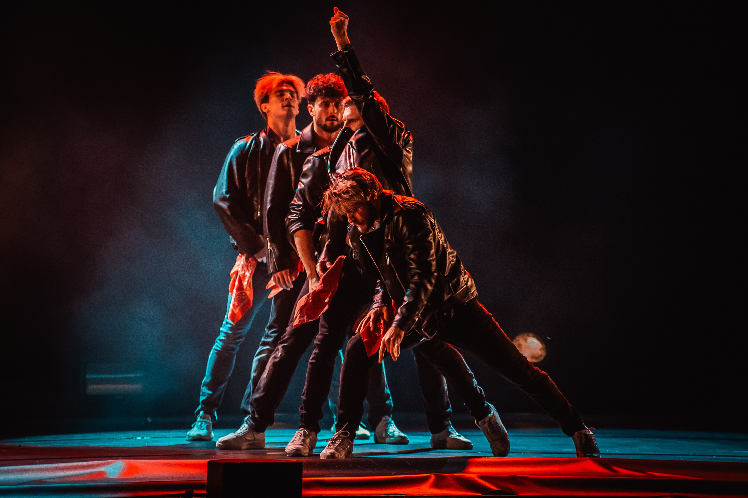 Шоу под дождем, Гранд Холл Сибирь, 20.02.2026. Фотограф Регина Крикунова г. Красноярск