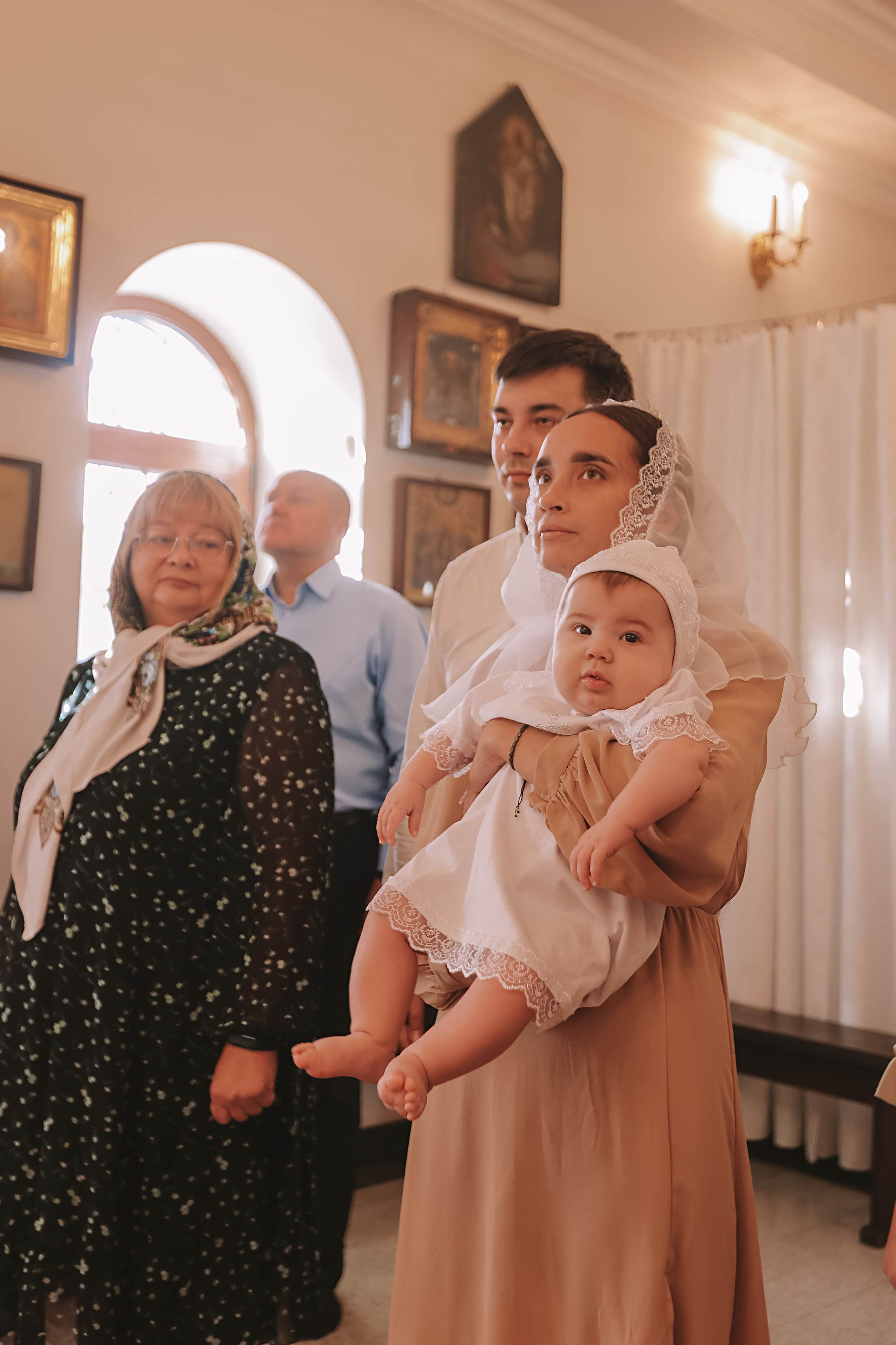 Крещение круглая церковь. Семейный фотограф Тюмень, фотограф на роды Салмина Мария