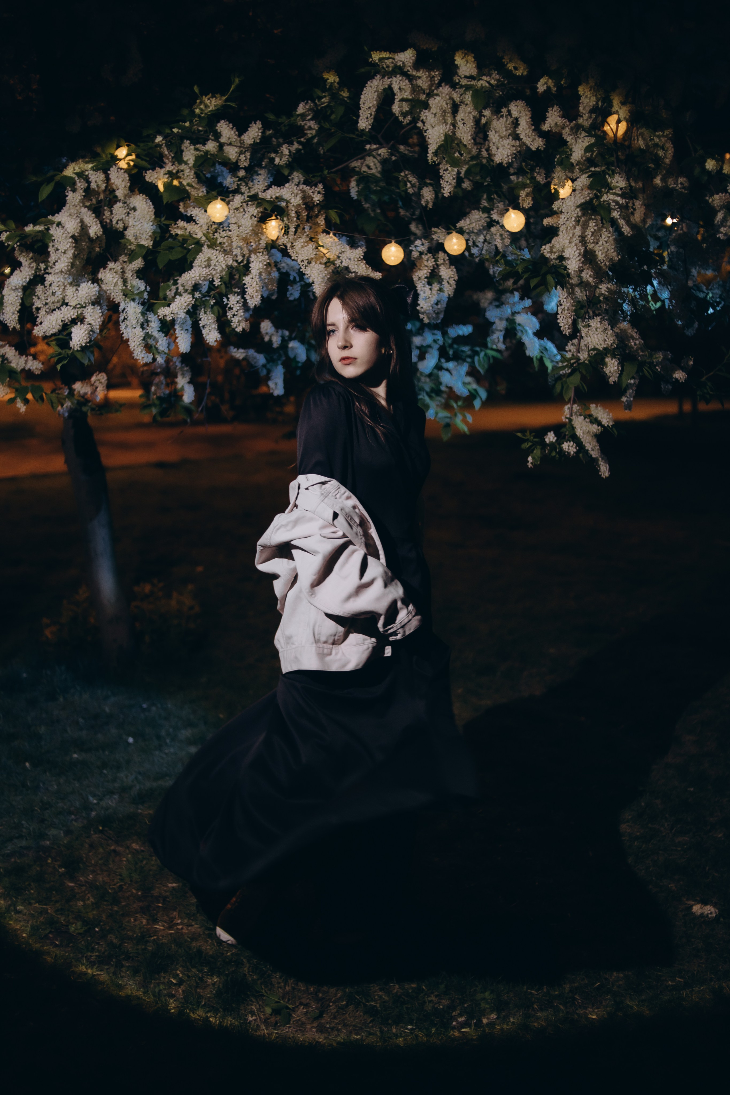 Ангелина. Ночь и цветы. Фотограф Регина Крикунова г. Красноярск