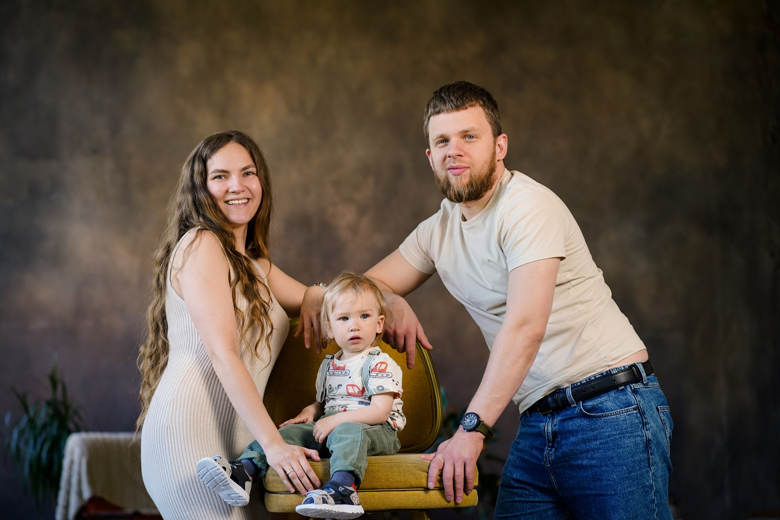 Семья с малышом в фотостудии. Семейный и портретный фотограф в Екатеринбурге Анна Лобанова