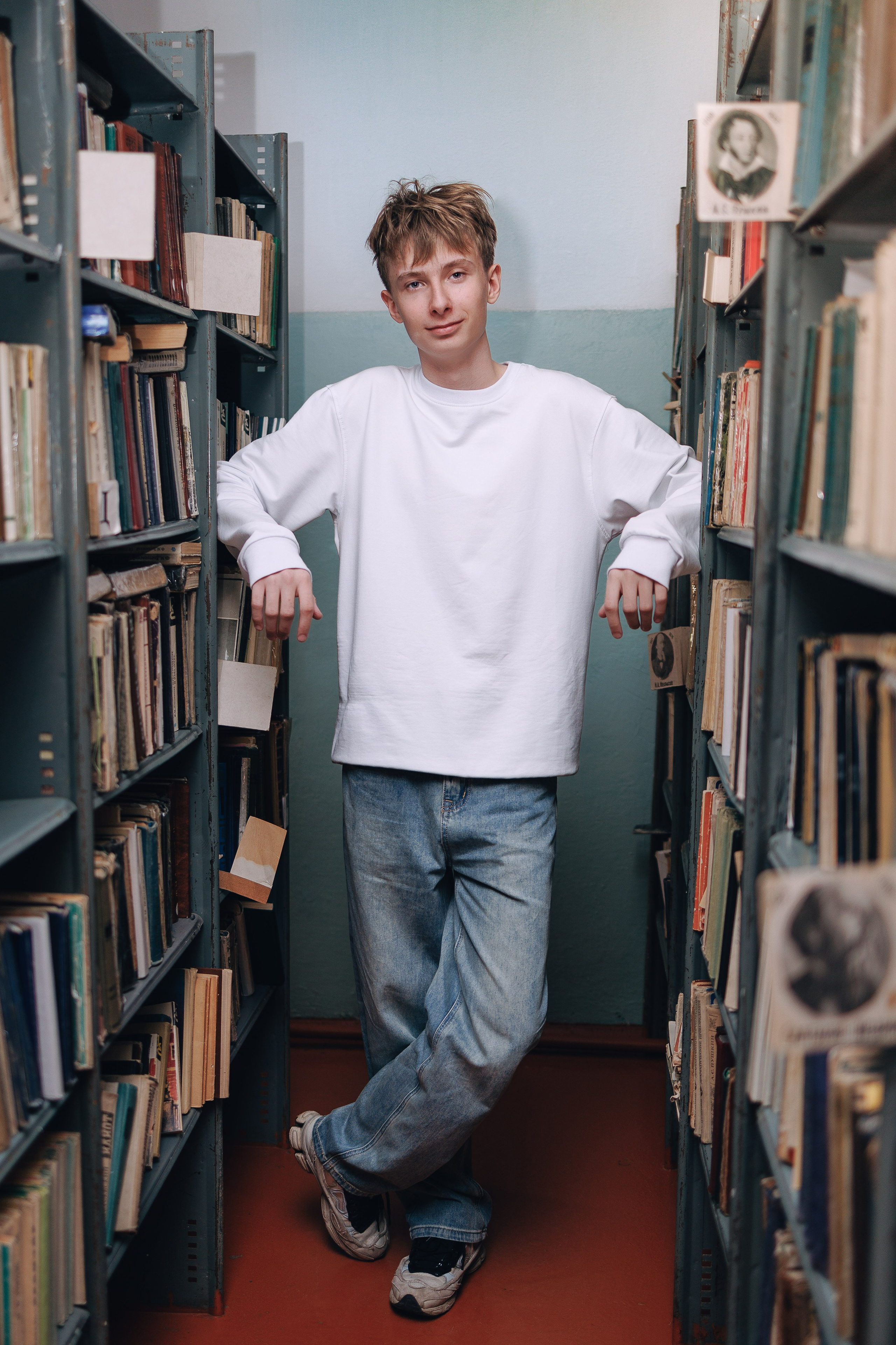 Позы для школьной фотосессии. Фотограф Медногорск Кувандык Оксана Шерехода свадебные, семейные, индивидуальные, школьные фотосессии. Печать фотоальбомов