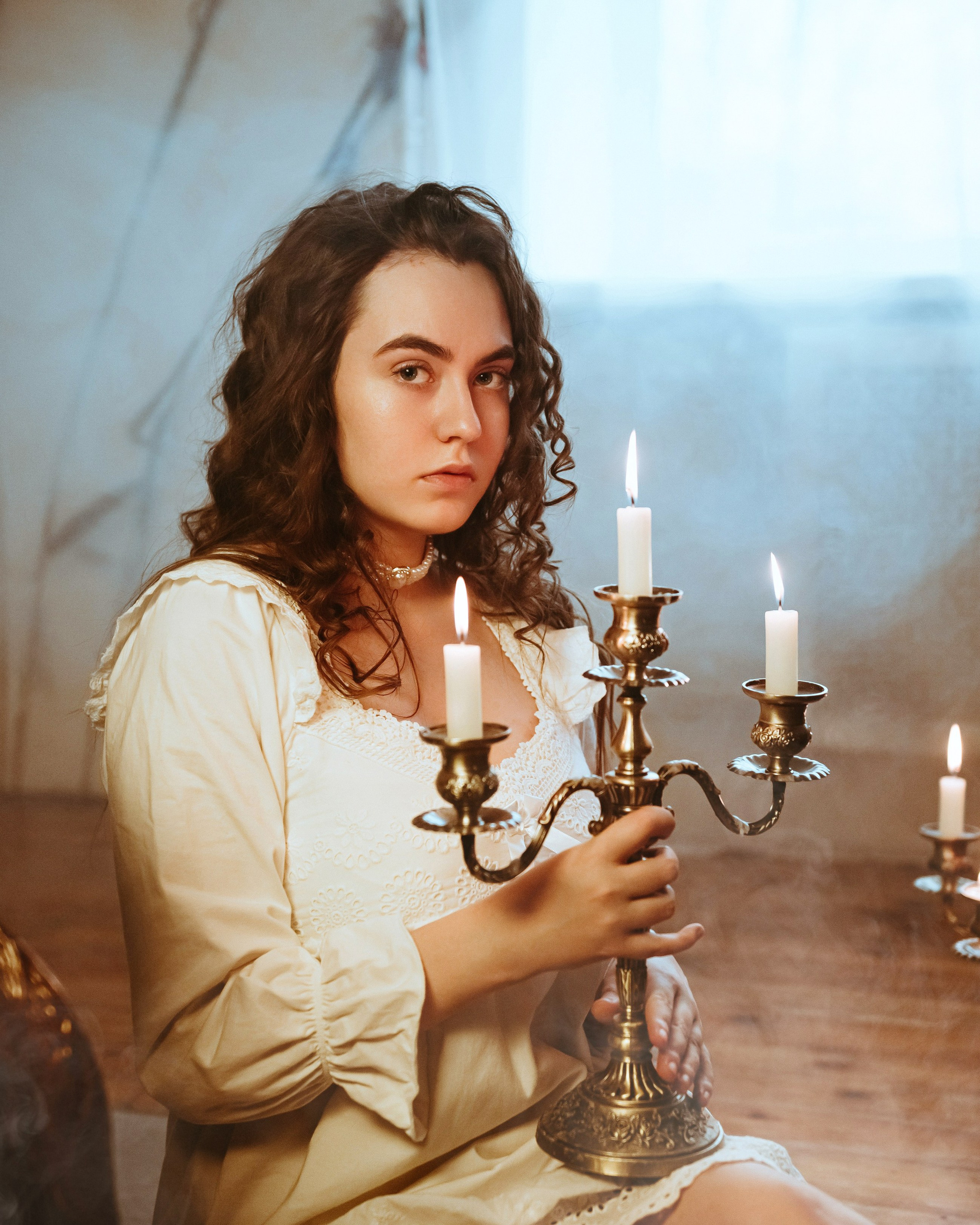 Ретро фотосессия в белом платье в фотостудии LEPOTA в г. Кемерово