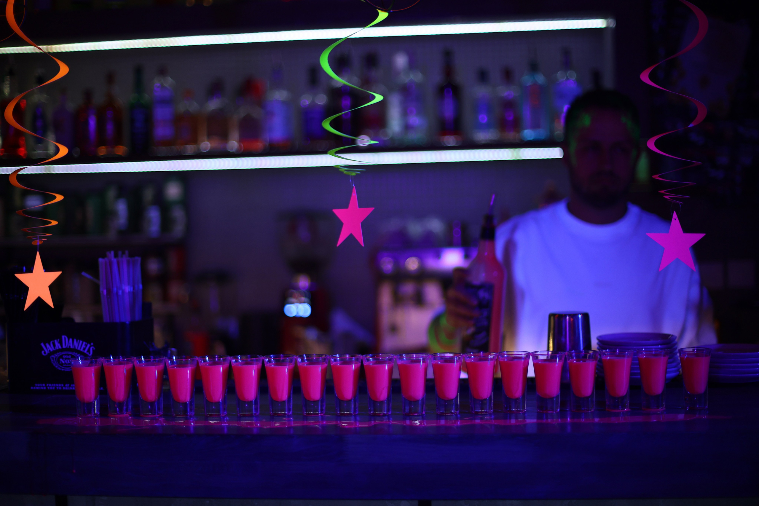 Neon Party 01.08.25. Мята Спортивная — Кальянная, караоке, бар в Минске