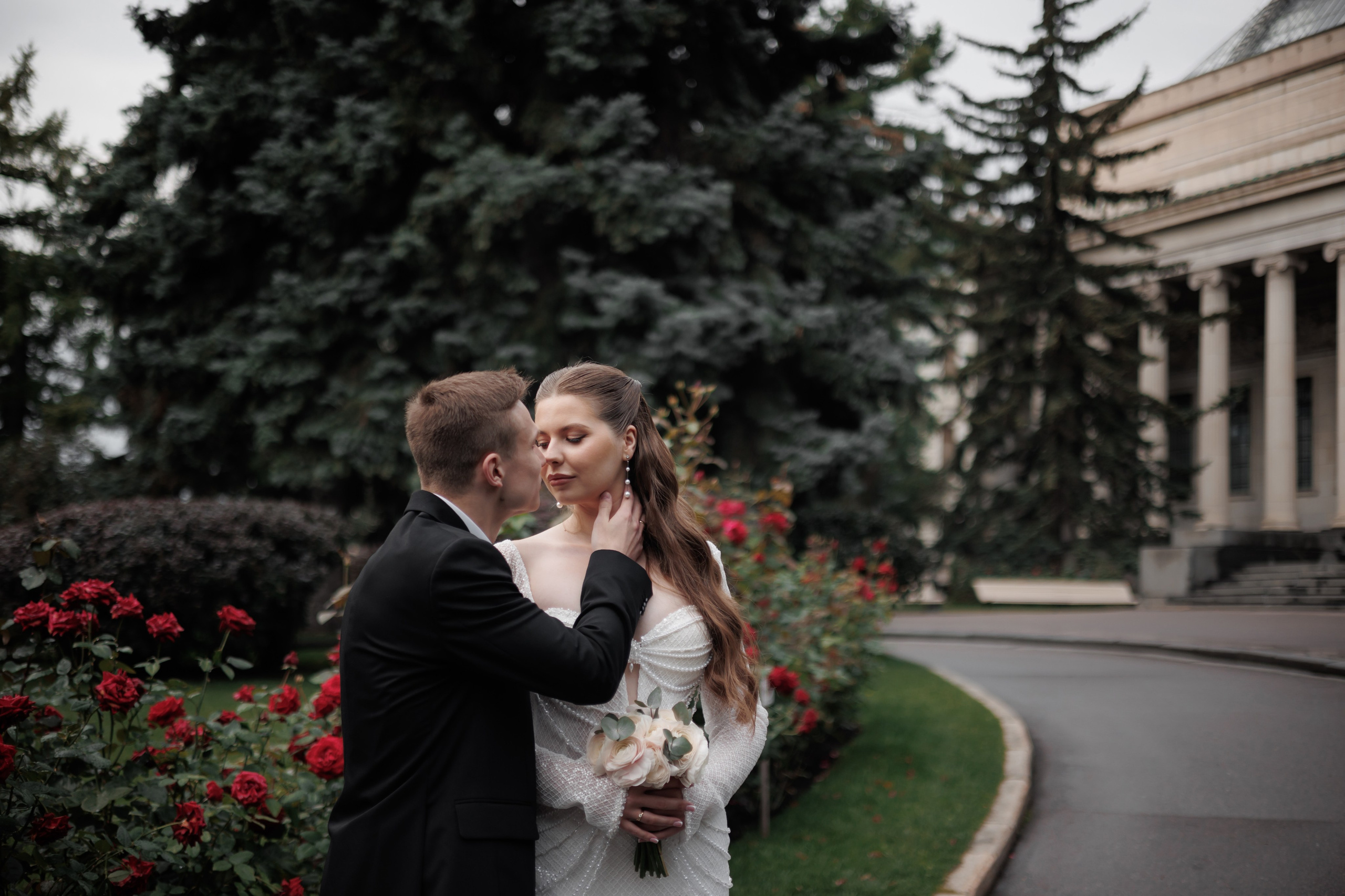 Фотосессия у Пушкинского музей. Свадебный и репортажный фотограф (Москва, Королев и другие)
