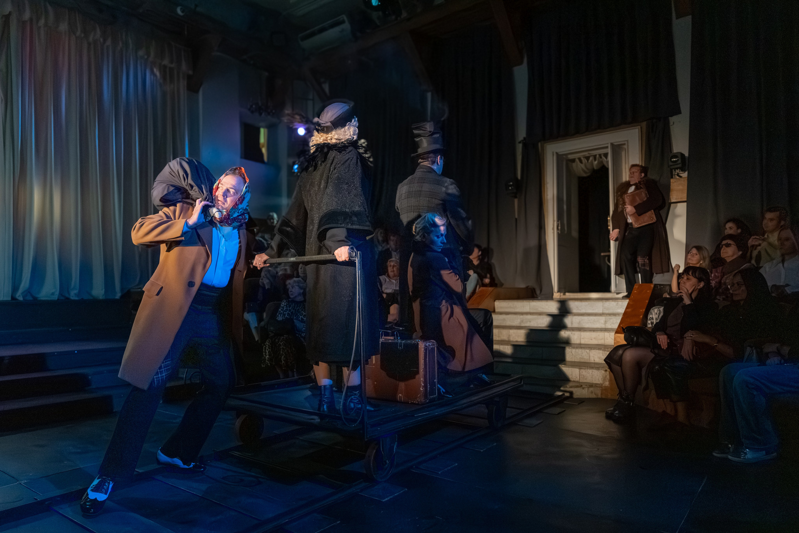 Театр Сфера: Гнездо перелётных птиц (100-й спекталь). Сайт фотографа Сергея Абрамова