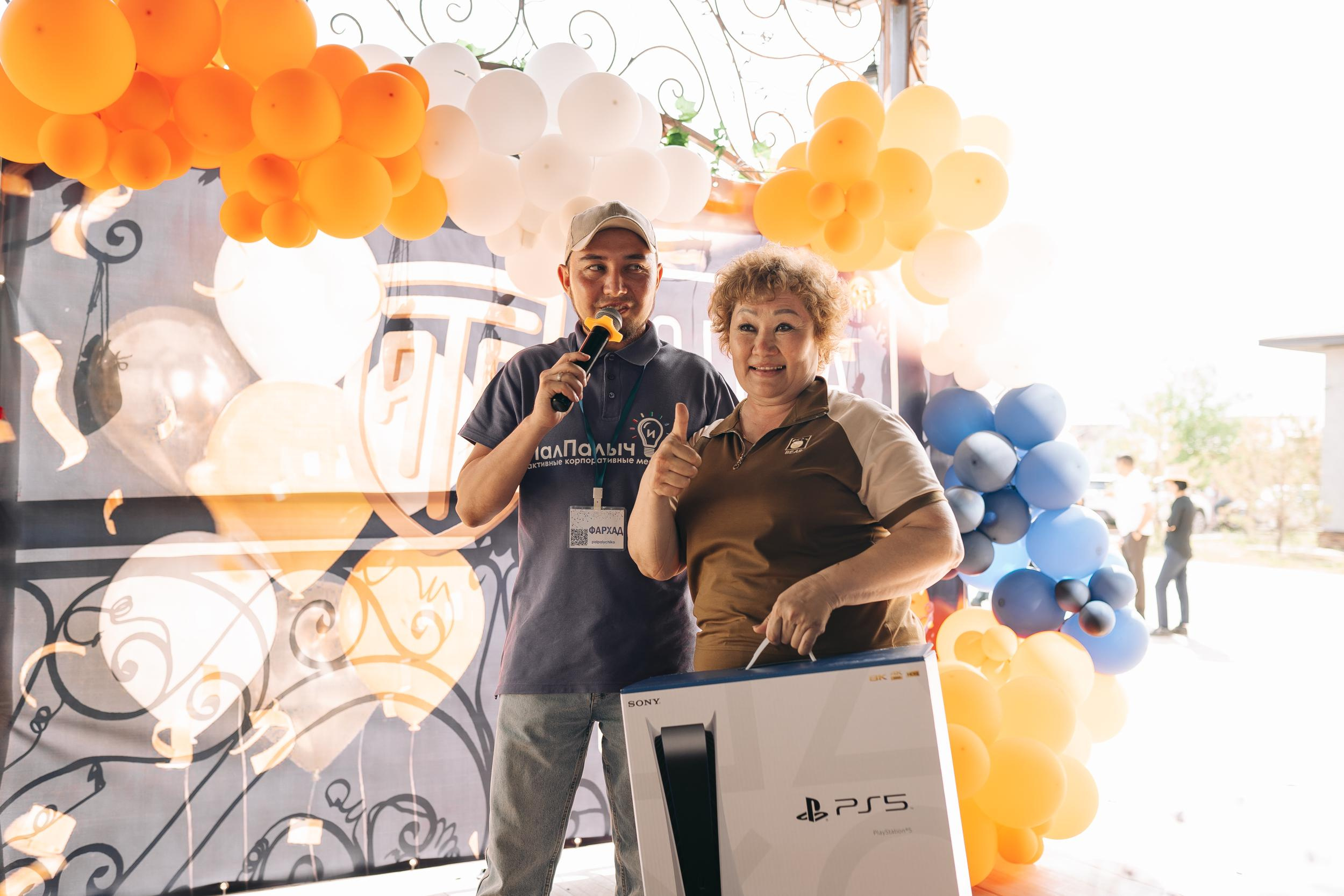 День рождения The Akan Building