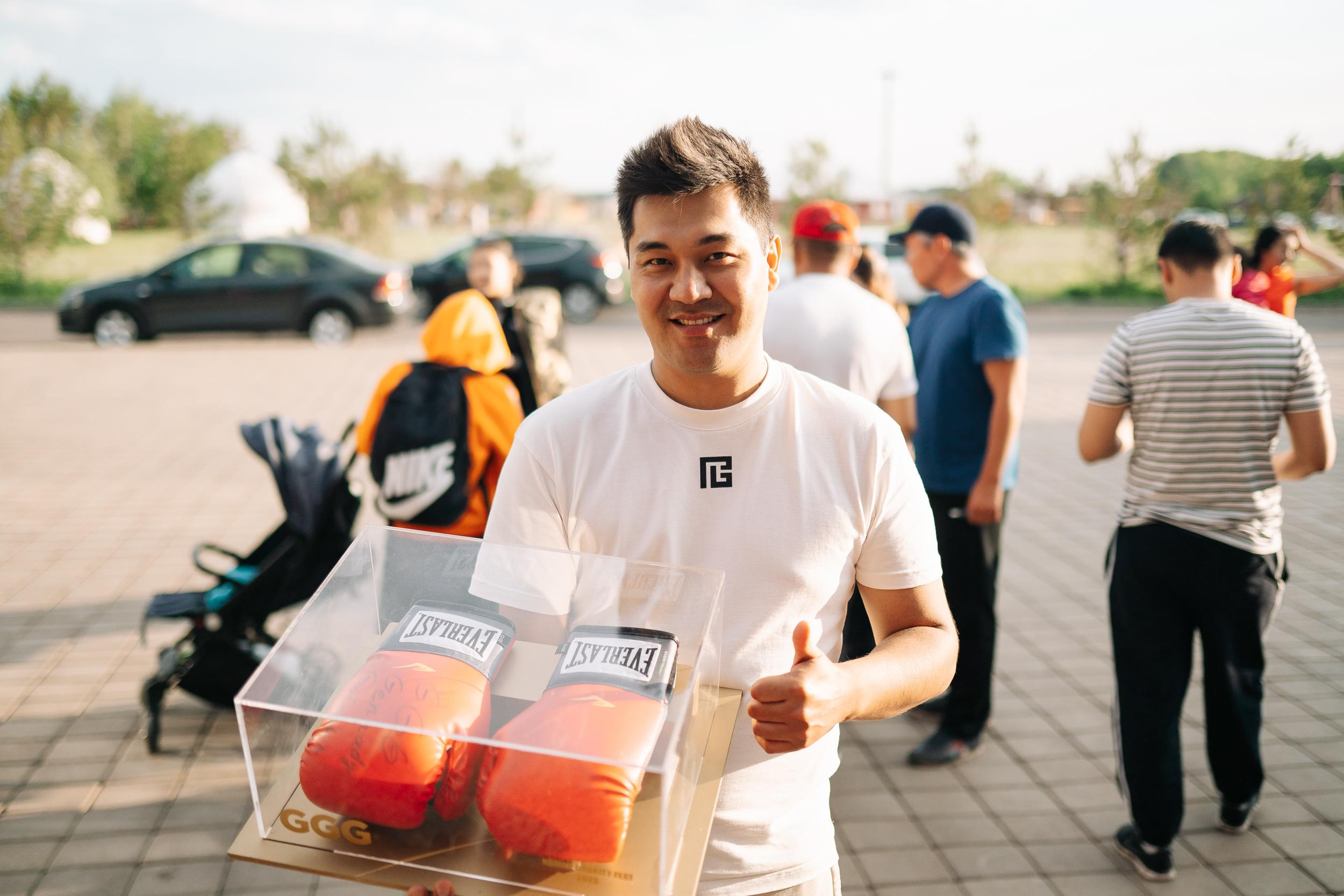 День рождения The Akan Building