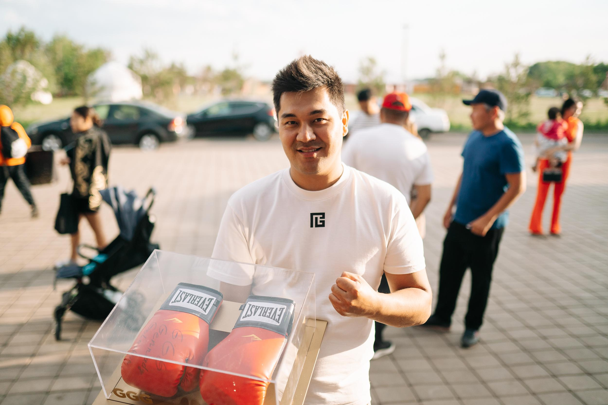 День рождения The Akan Building